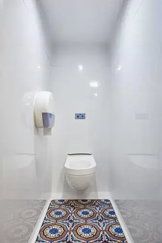 Toilet, Bathroom in hotelF1 Compiègne