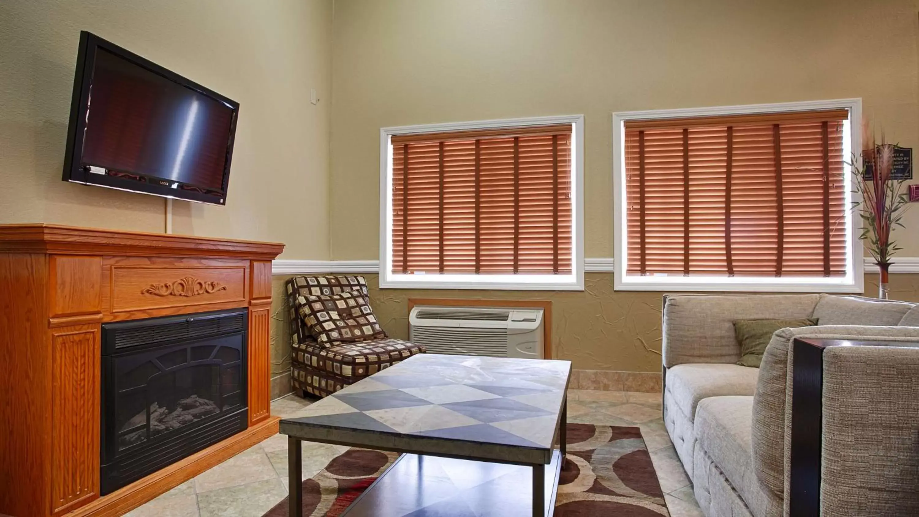 Lobby or reception in Best Western Alexandria Inn