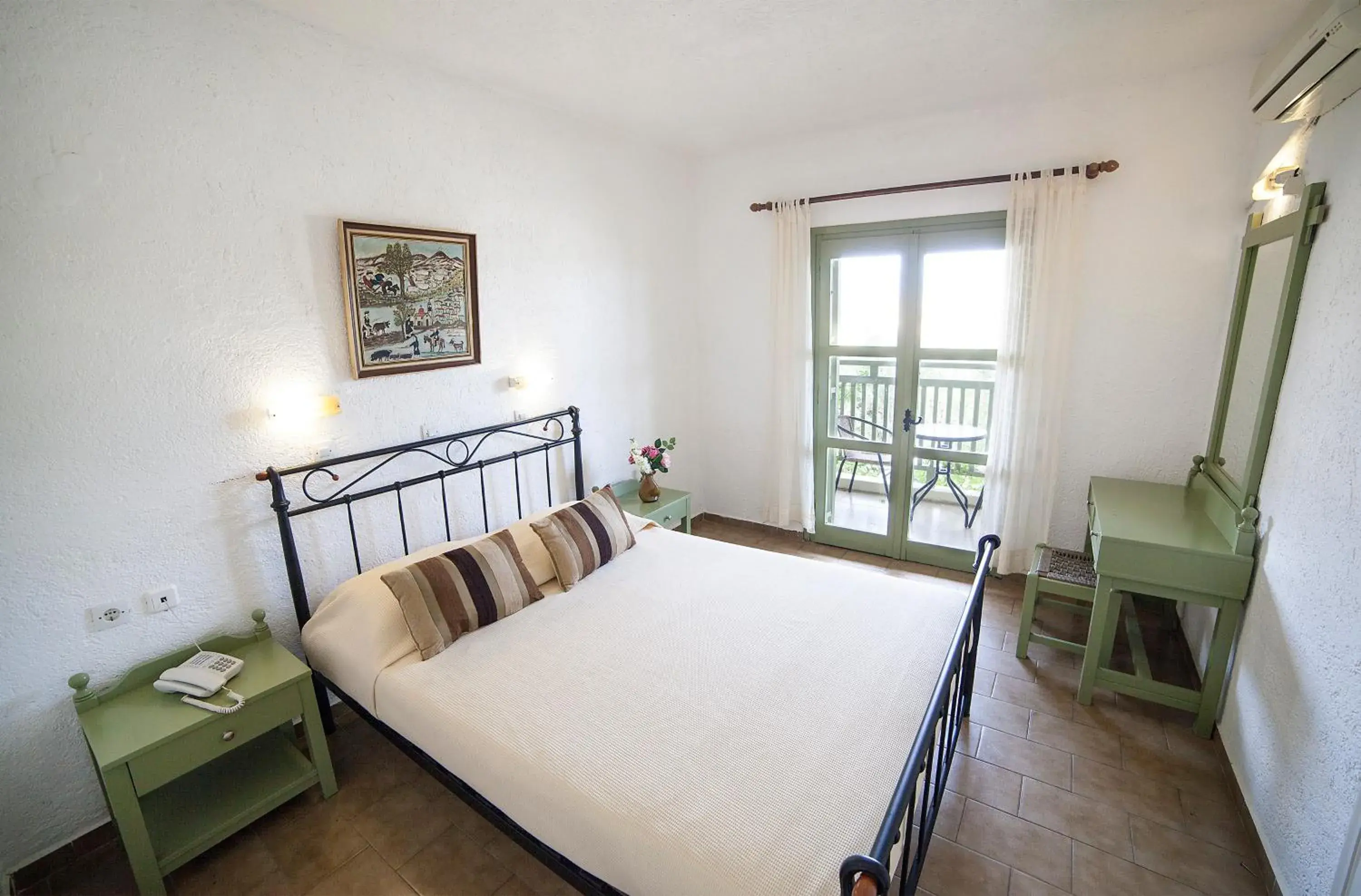 Photo of the whole room, Bed in Elpida Village