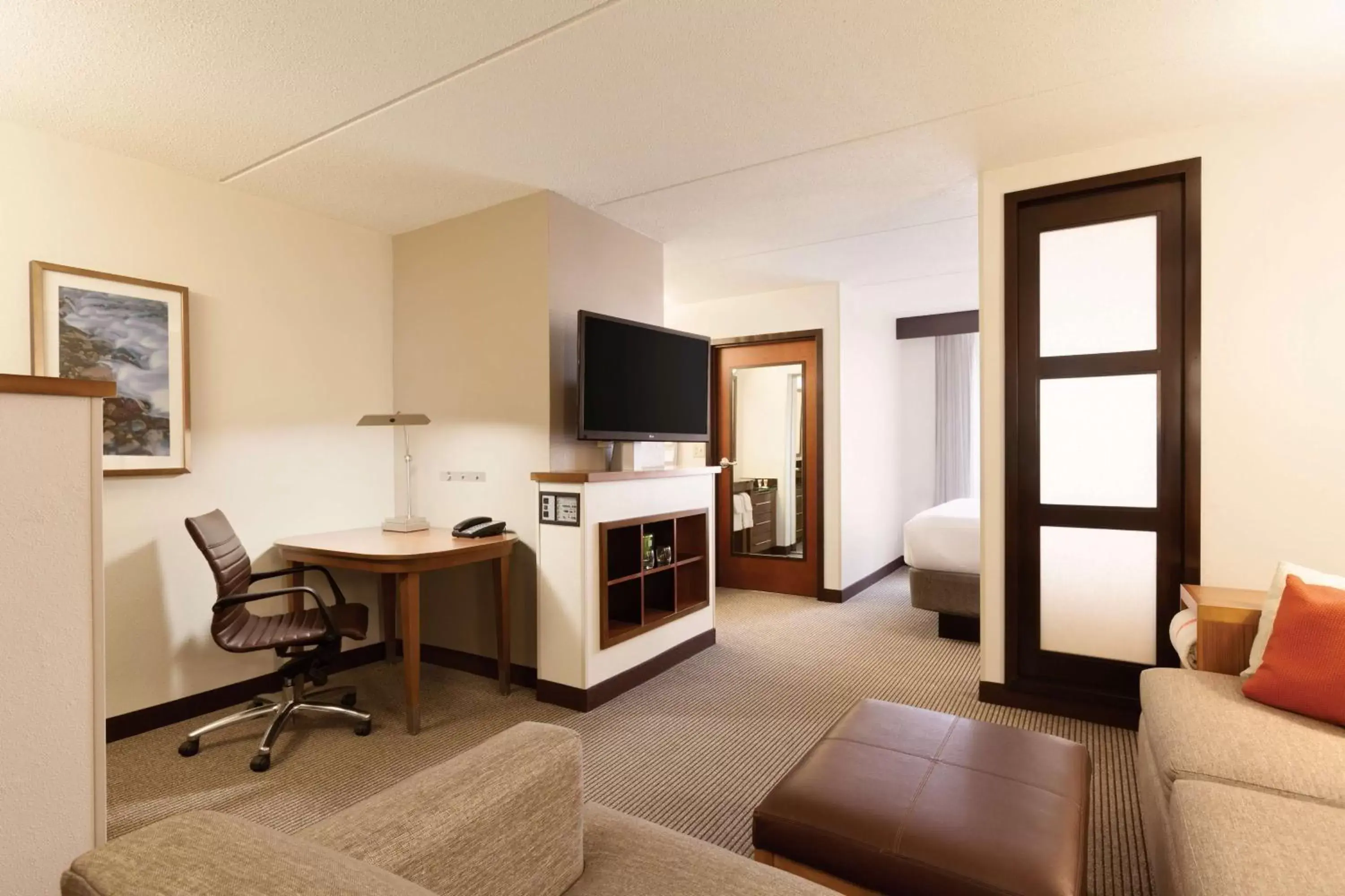 Bedroom, TV/Entertainment Center in Hyatt Place Columbus/Dublin