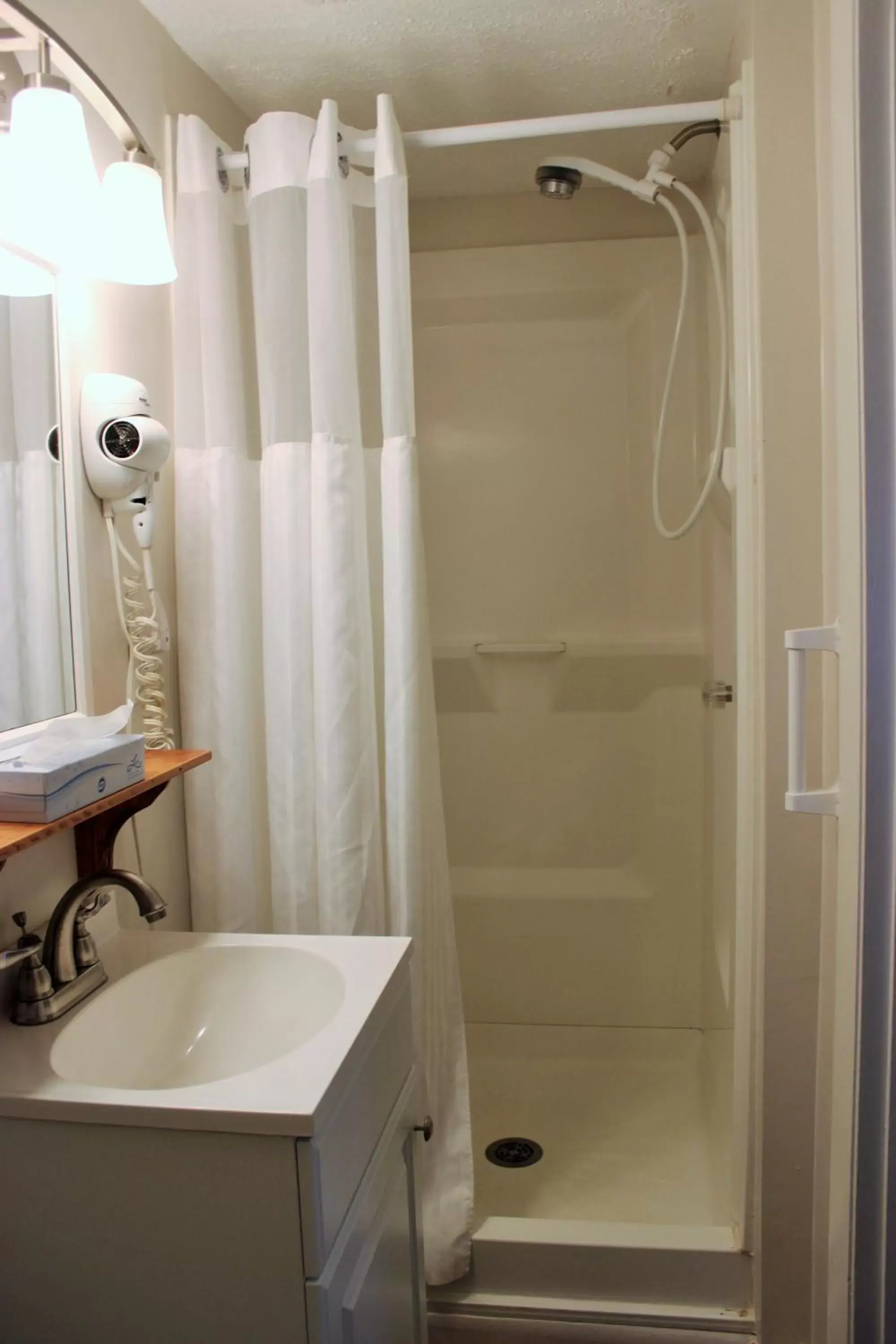 Bathroom in Windrifter Resort