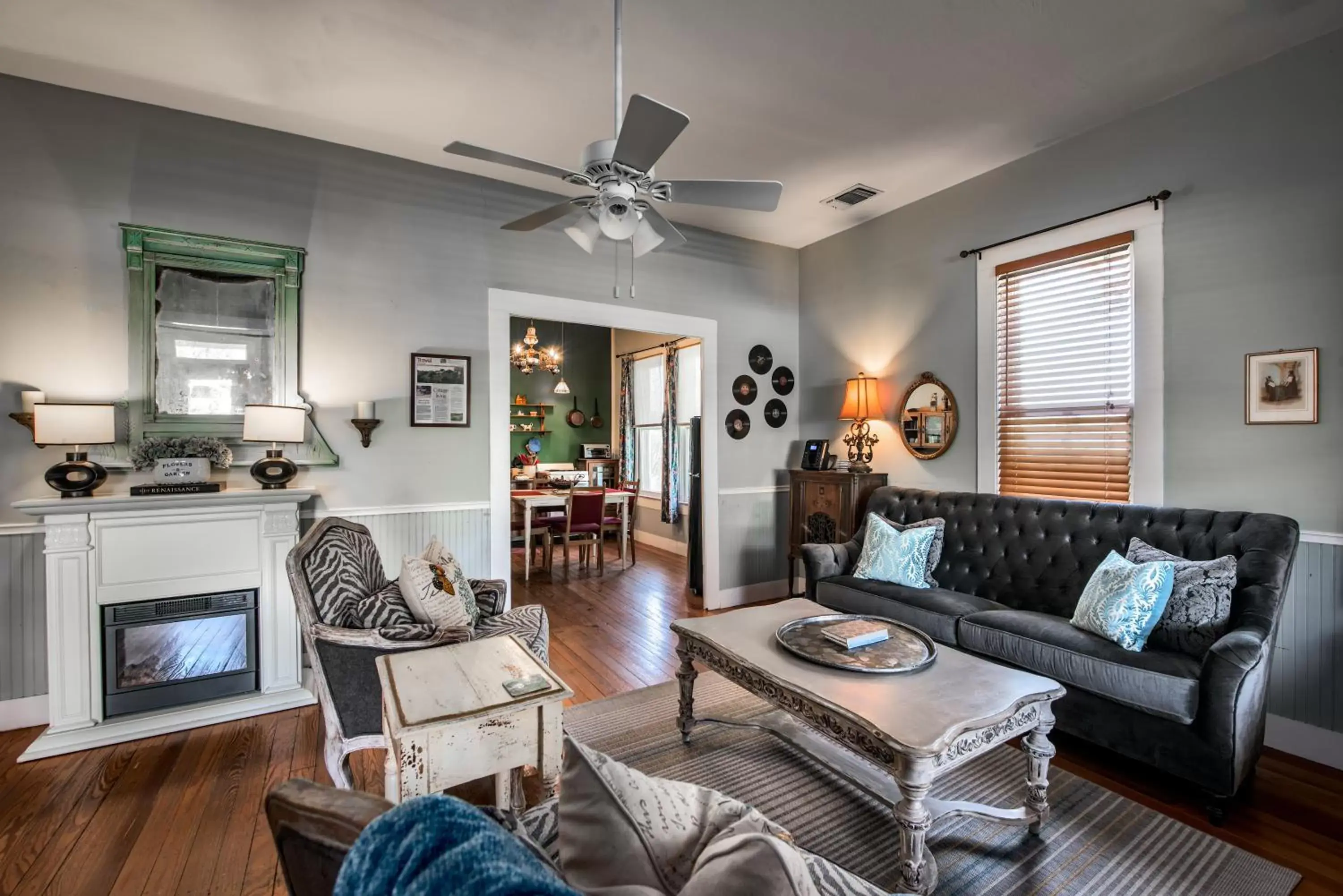 Kitchen or kitchenette, Seating Area in Barons CreekSide Resort