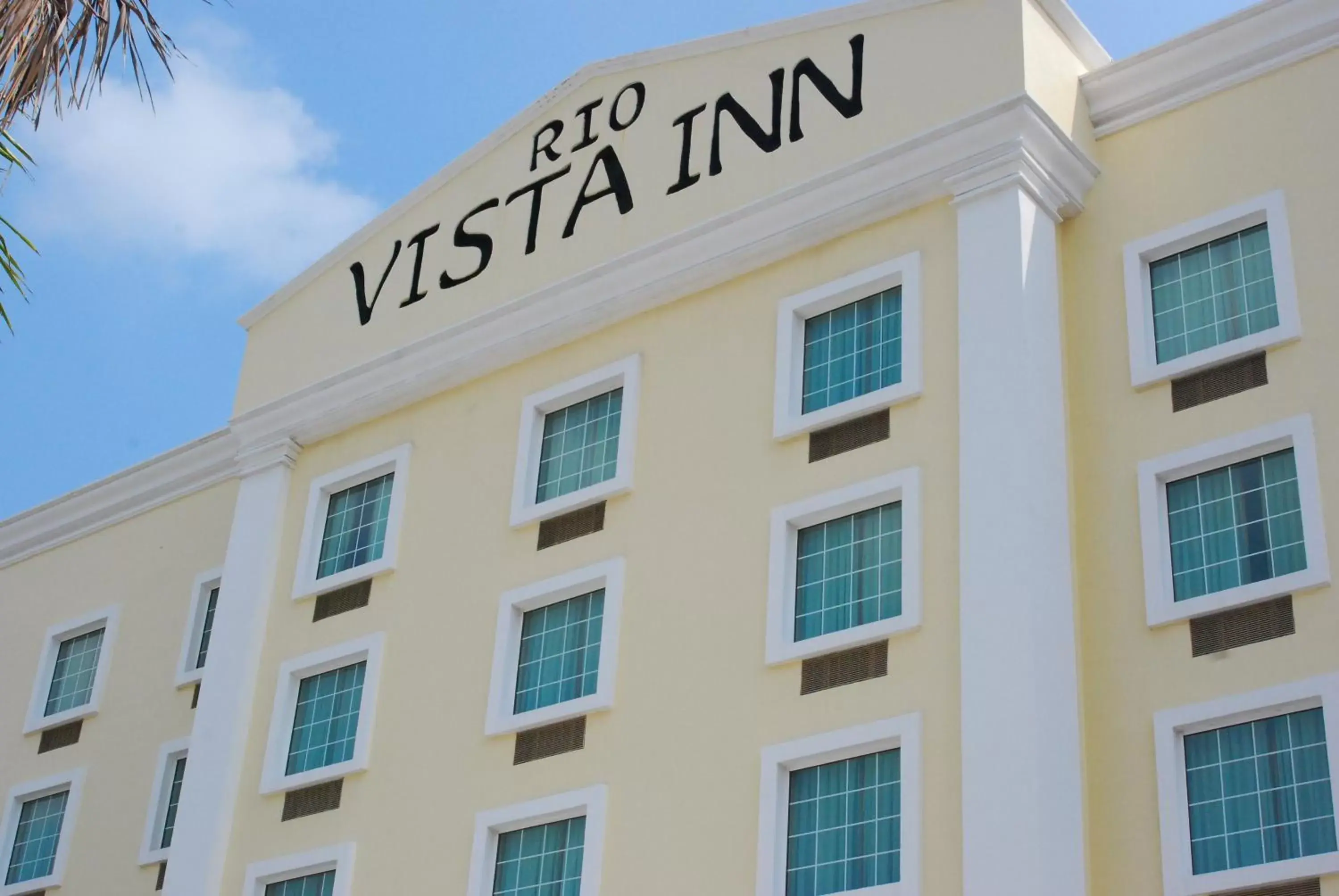 Facade/entrance, Property Building in Rio Vista Inn Business High Class Tampico