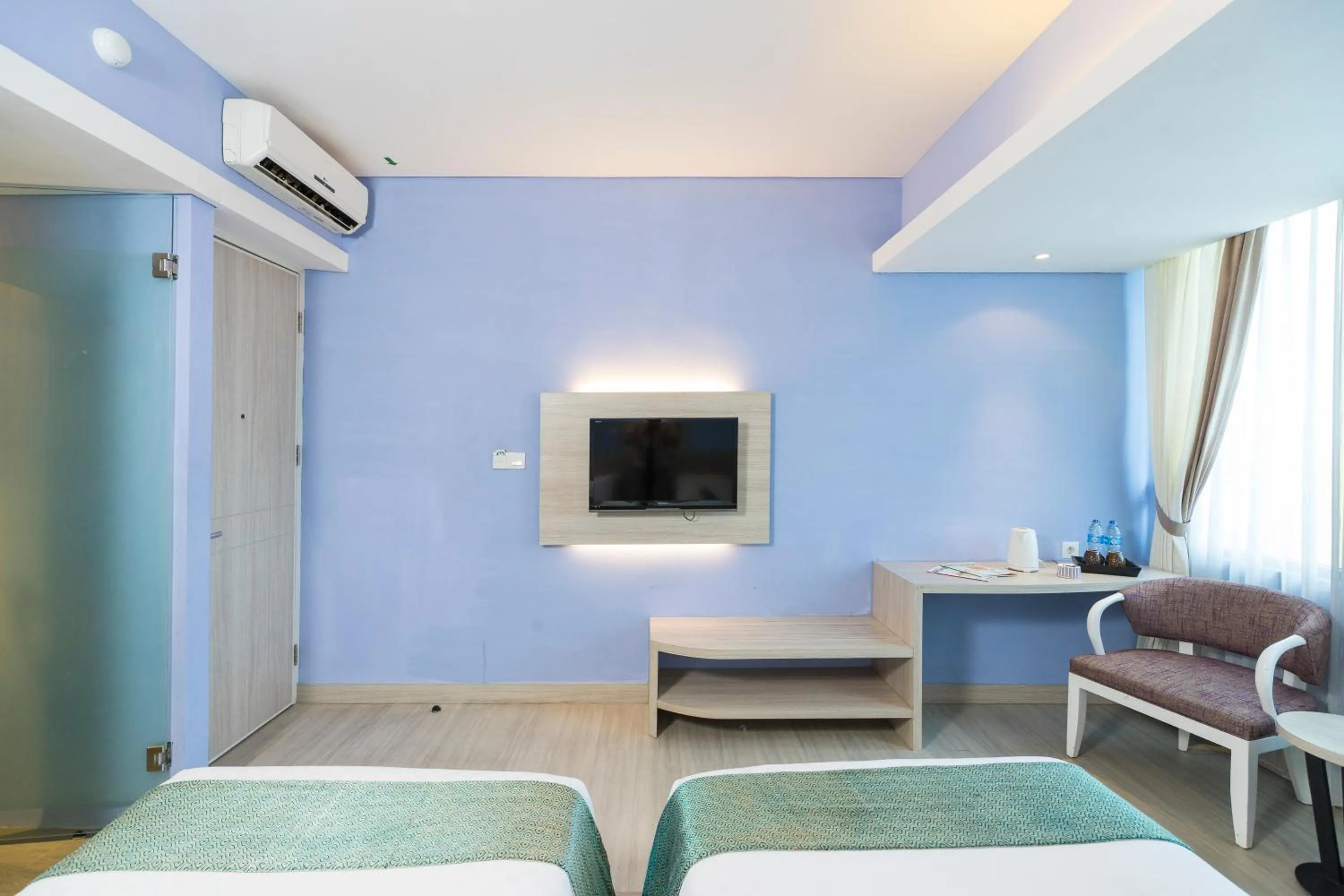 TV and multimedia, Bed in Royal City Hotel Jakarta