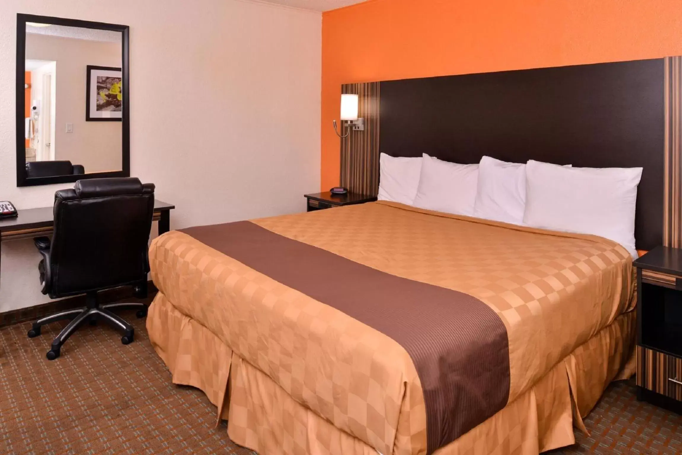 Bedroom, Bed in Americas Best Value Inn Ponca City