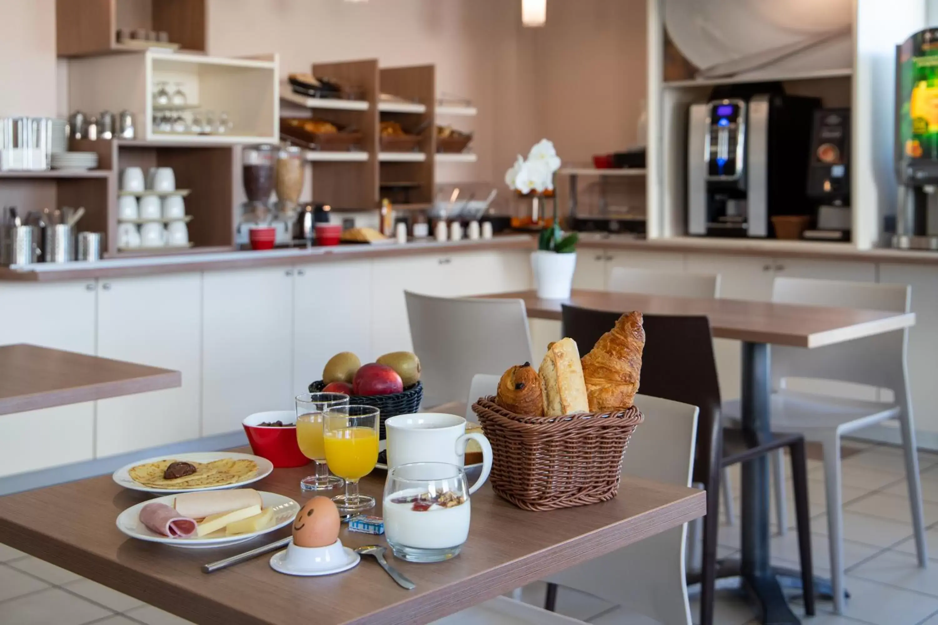 Breakfast, Restaurant/Places to Eat in Ace Hôtel Clermont Ferrand La Pardieu