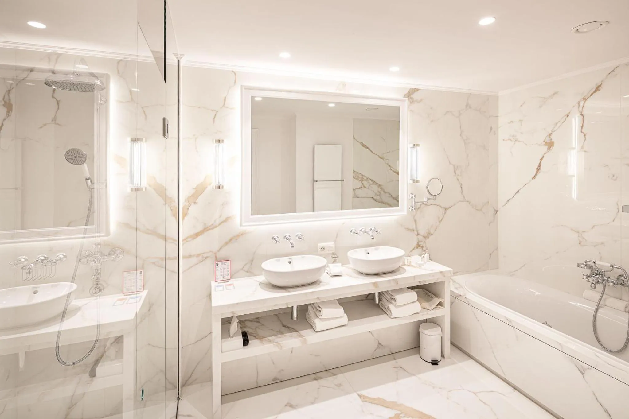 Bathroom in De Tuilerieën - Small Luxury Hotels of the World