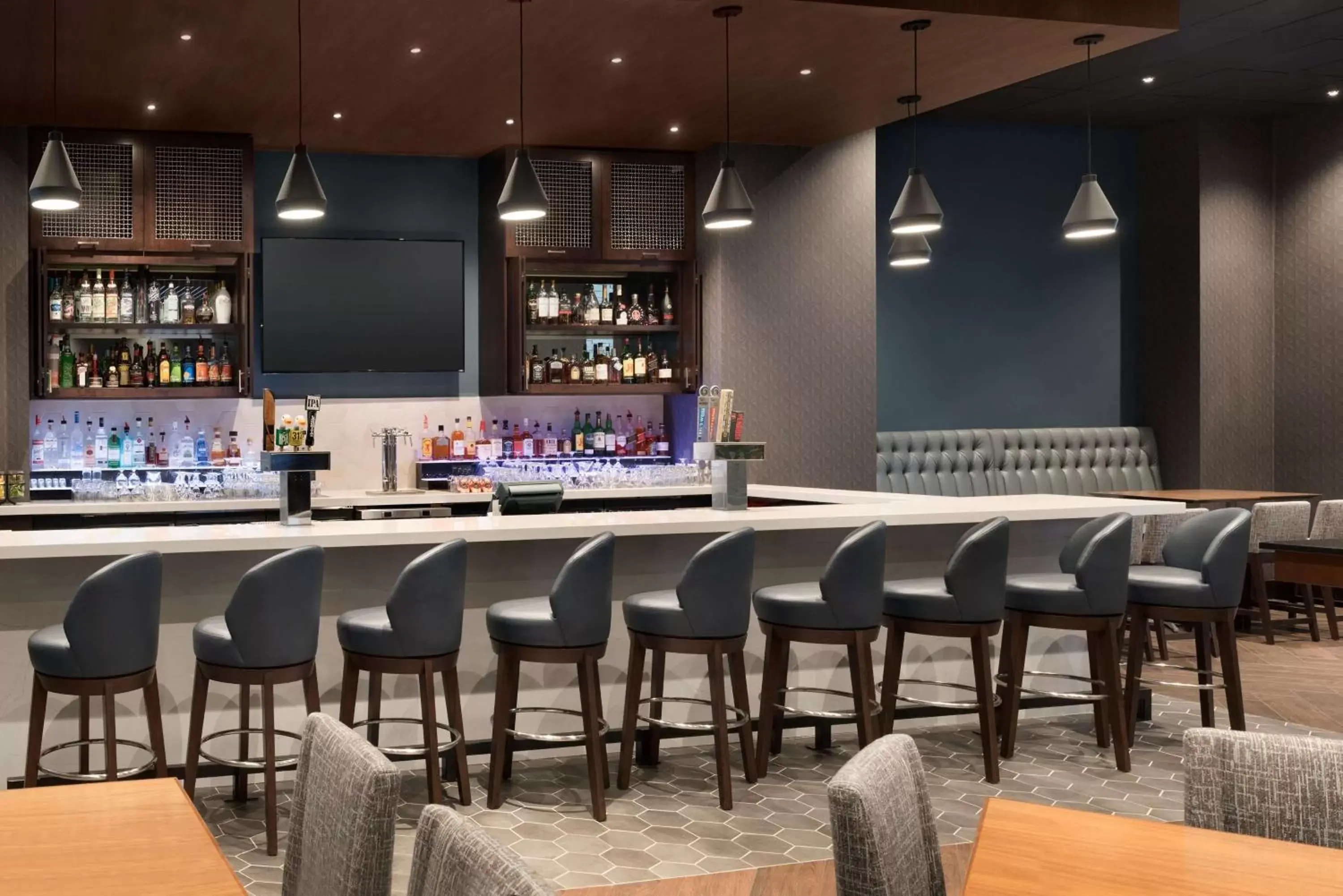 Lounge or bar in Embassy Suites by Hilton Chicago Lombard Lounge or bar in Embassy Suites by Hilton Chicago Lombard
