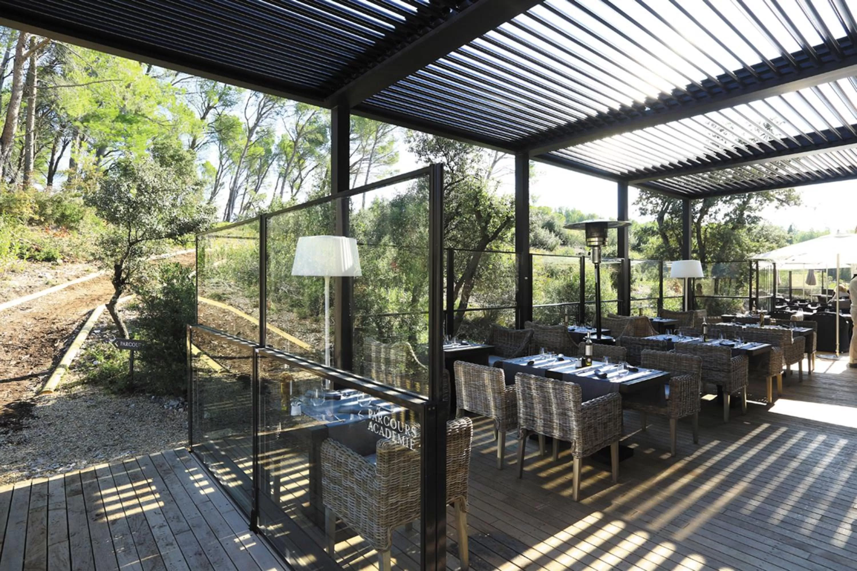 Restaurant/places to eat in Domaine De Manville