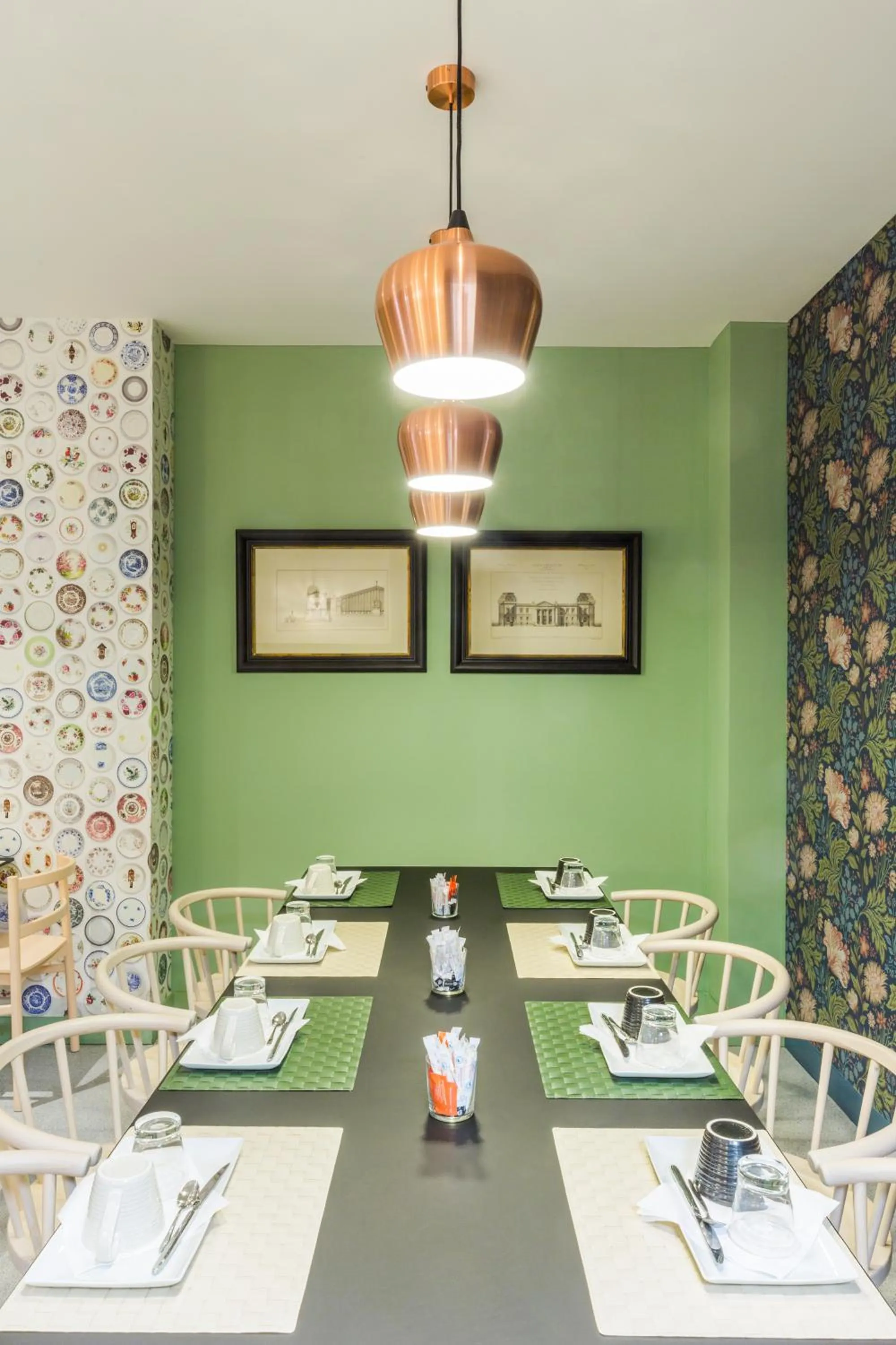 Restaurant/places to eat in ibis Styles Paris Gare de l'Est TGV