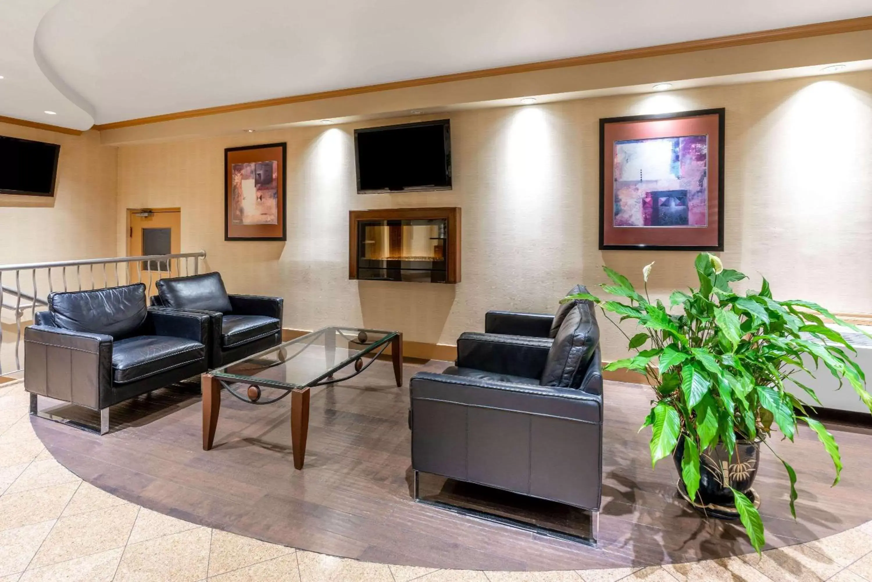 Lobby or reception in Ramada by Wyndham Coquitlam Lobby or reception in Ramada by Wyndham Coquitlam