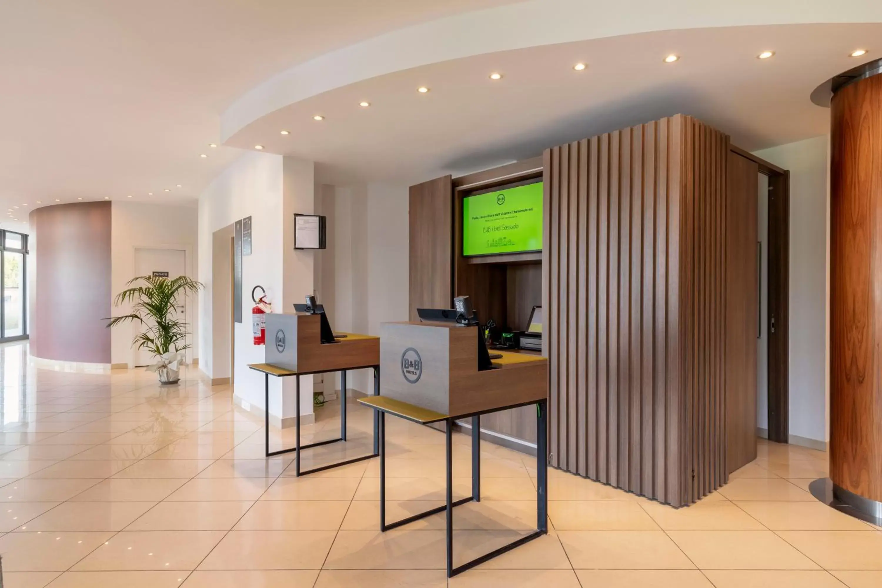 Lobby or reception, TV/Entertainment Center in B&B Hotel Sassuolo