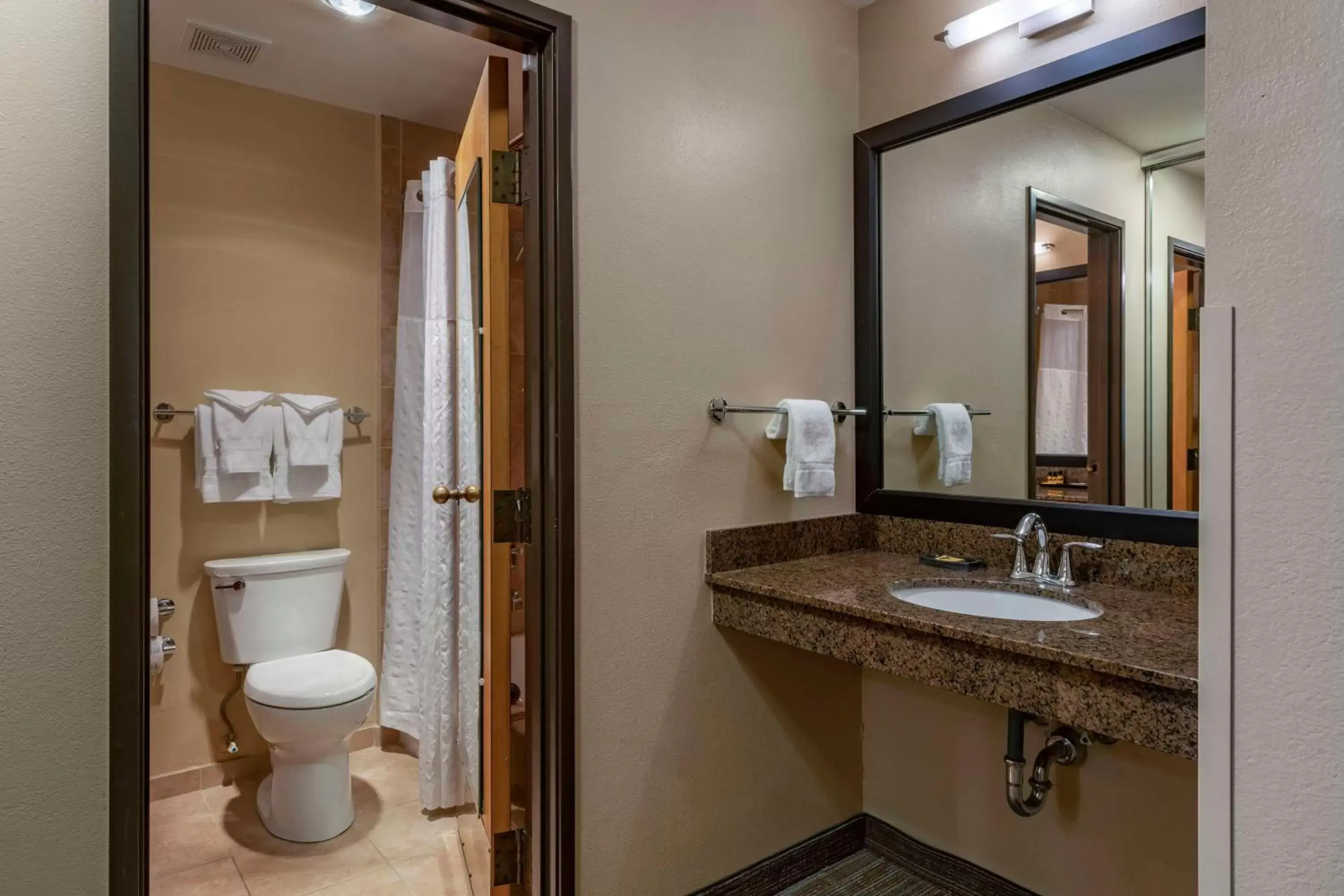 Bathroom in Best Western Plus Hood River Inn