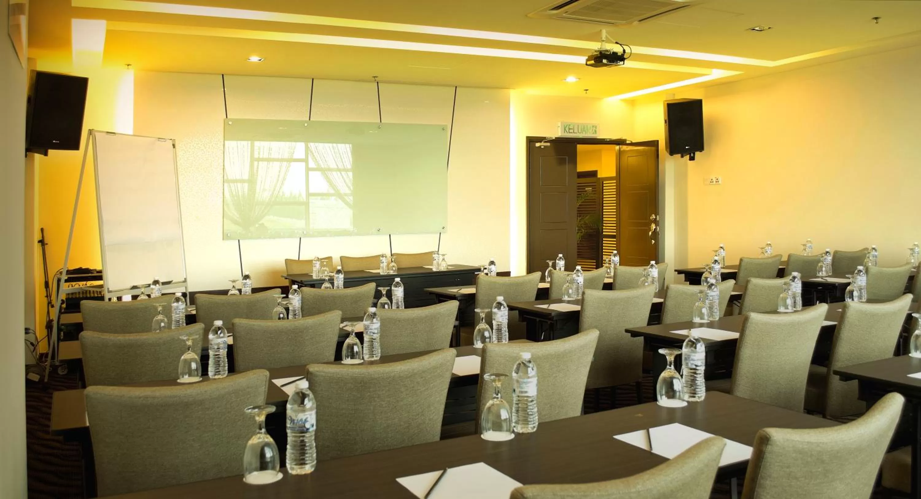 Business facilities in Marvelux Hotel
