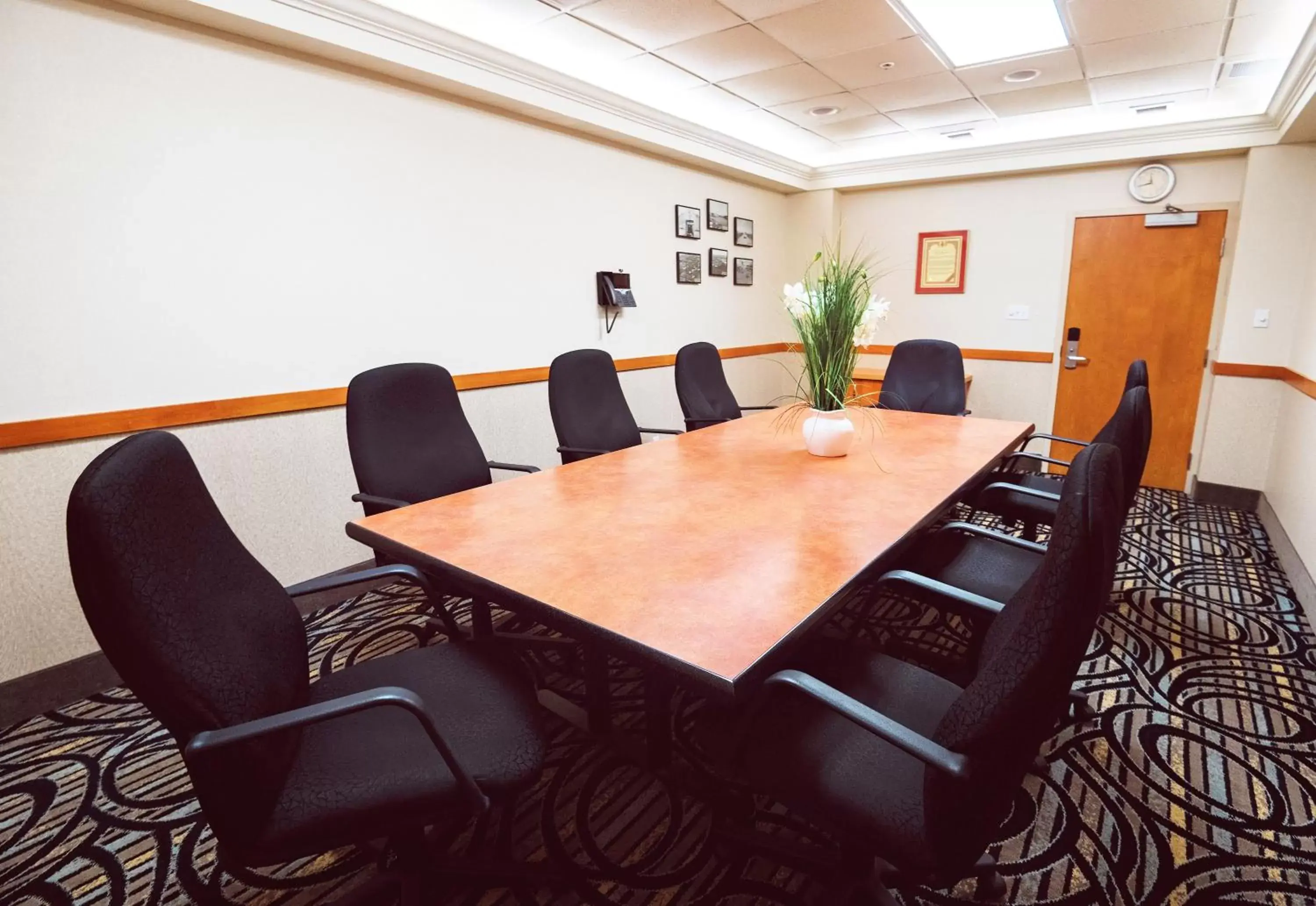 Meeting/conference room in Rosslyn Inn & Suites