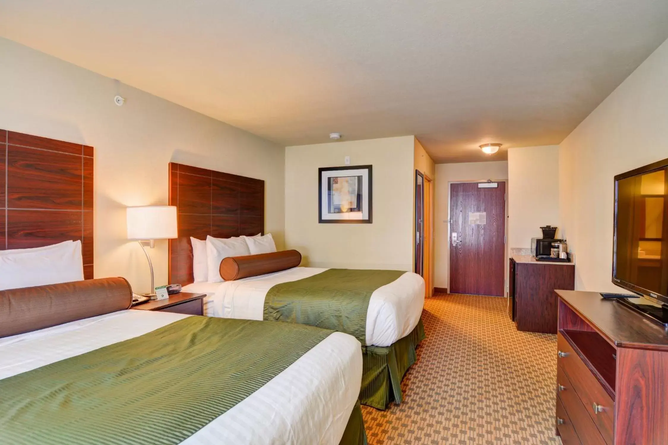 Bedroom in Cobblestone Hotel & Suites - Punxsutawney