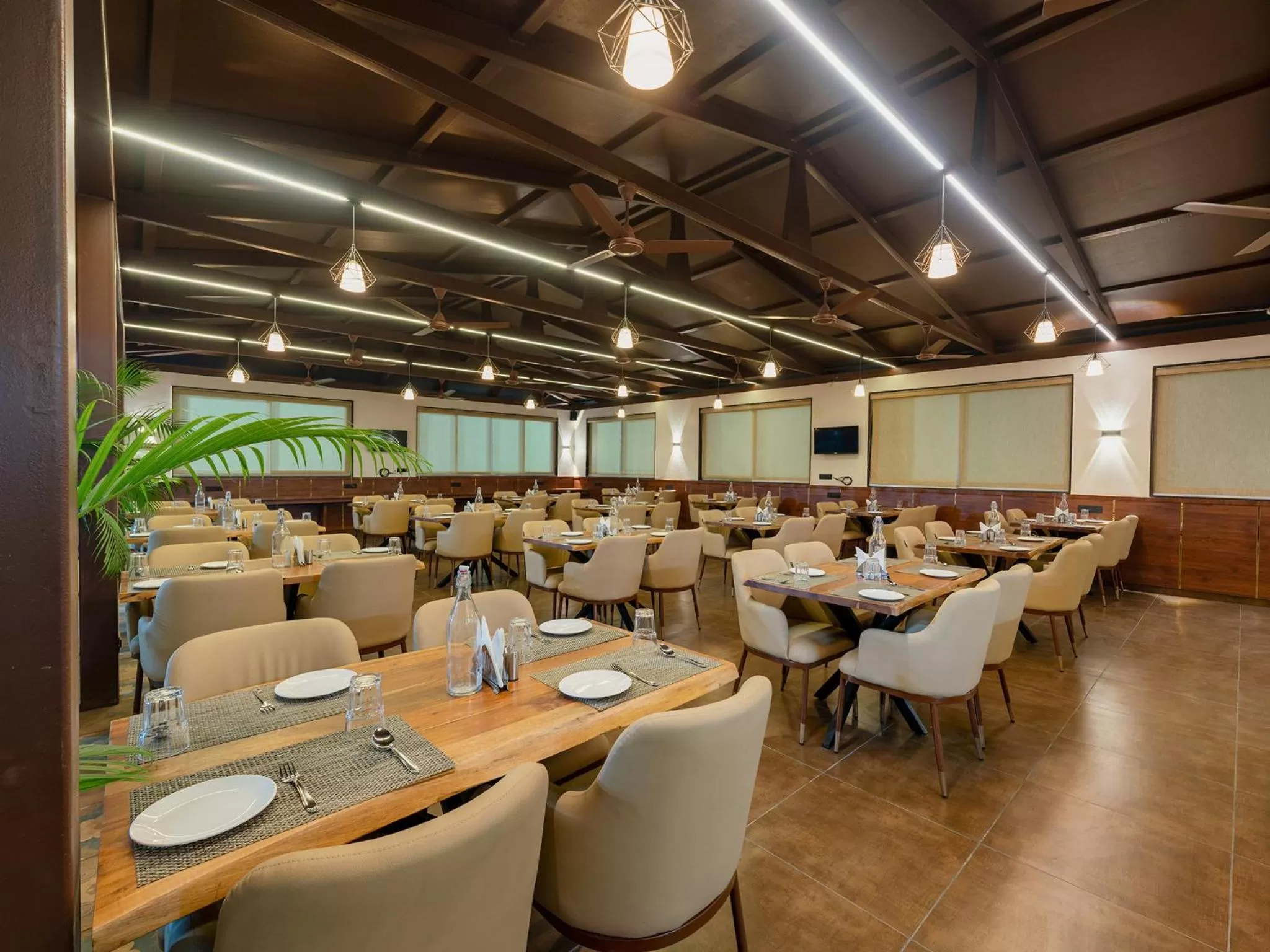 Restaurant/places to eat in Golden Leaf Resort