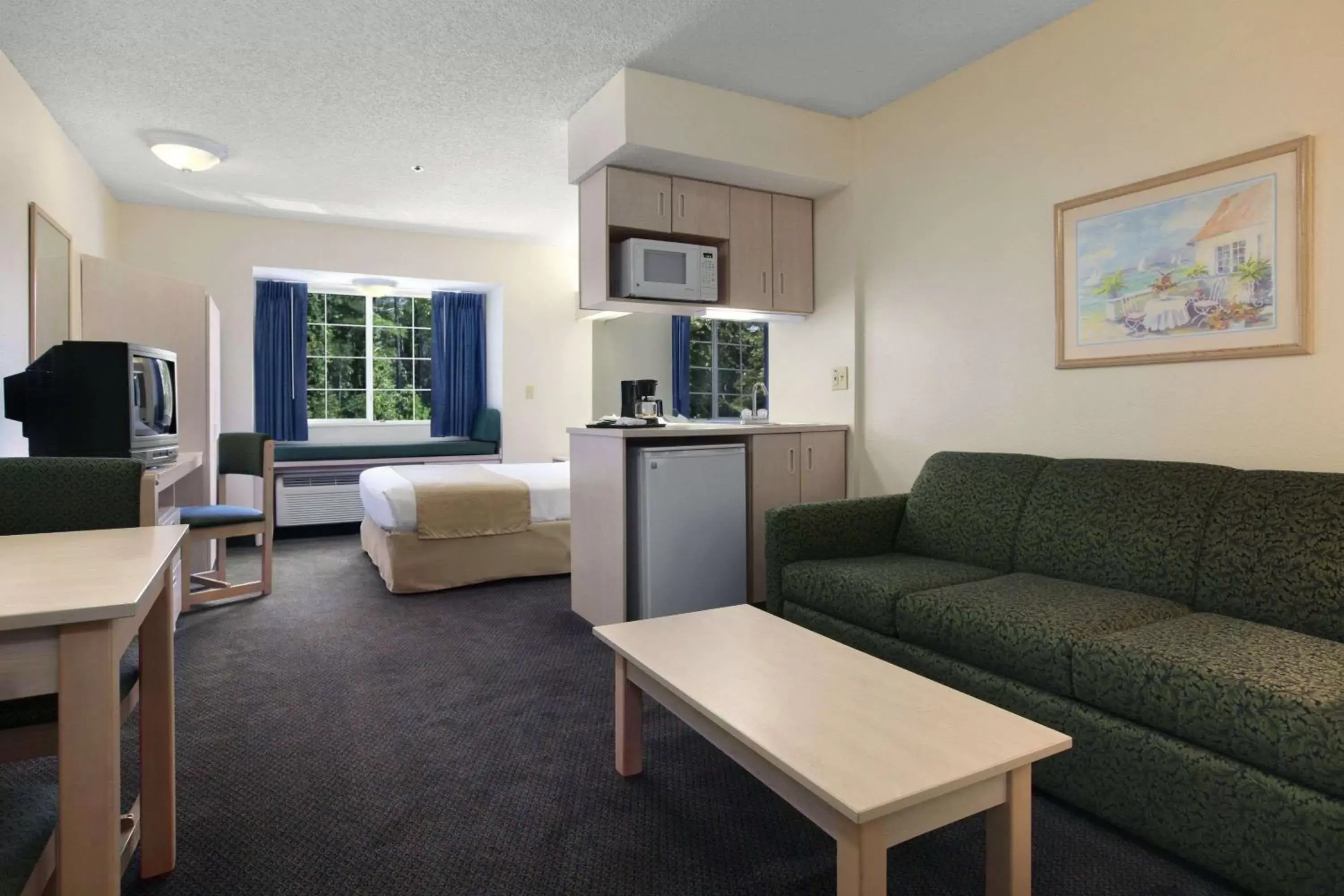 Photo of the whole room, Seating Area in Microtel Inn & Suites by Wyndham Palm Coast I-95