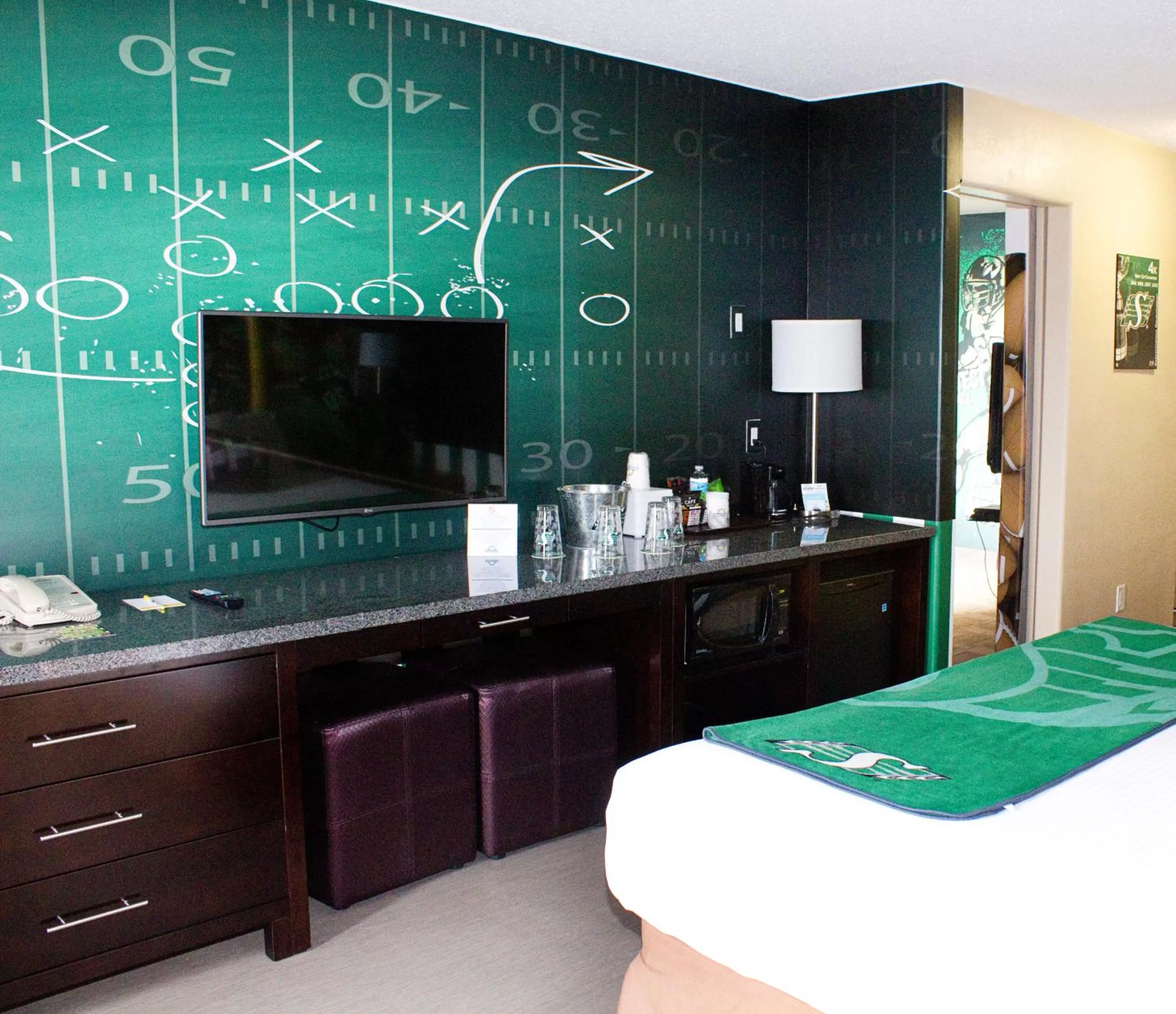 TV and multimedia, Bed in Days Inn by Wyndham Regina