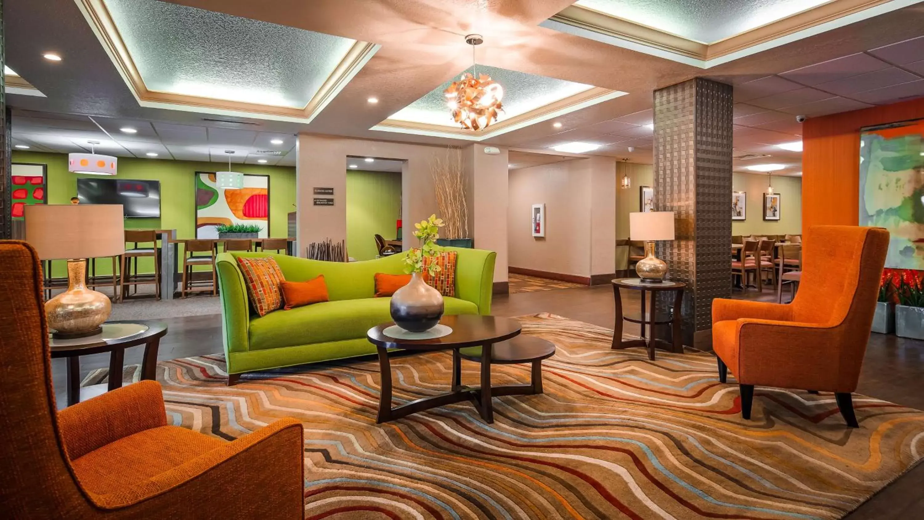 Lobby or reception, Seating Area in Best Western Plus Universal Inn