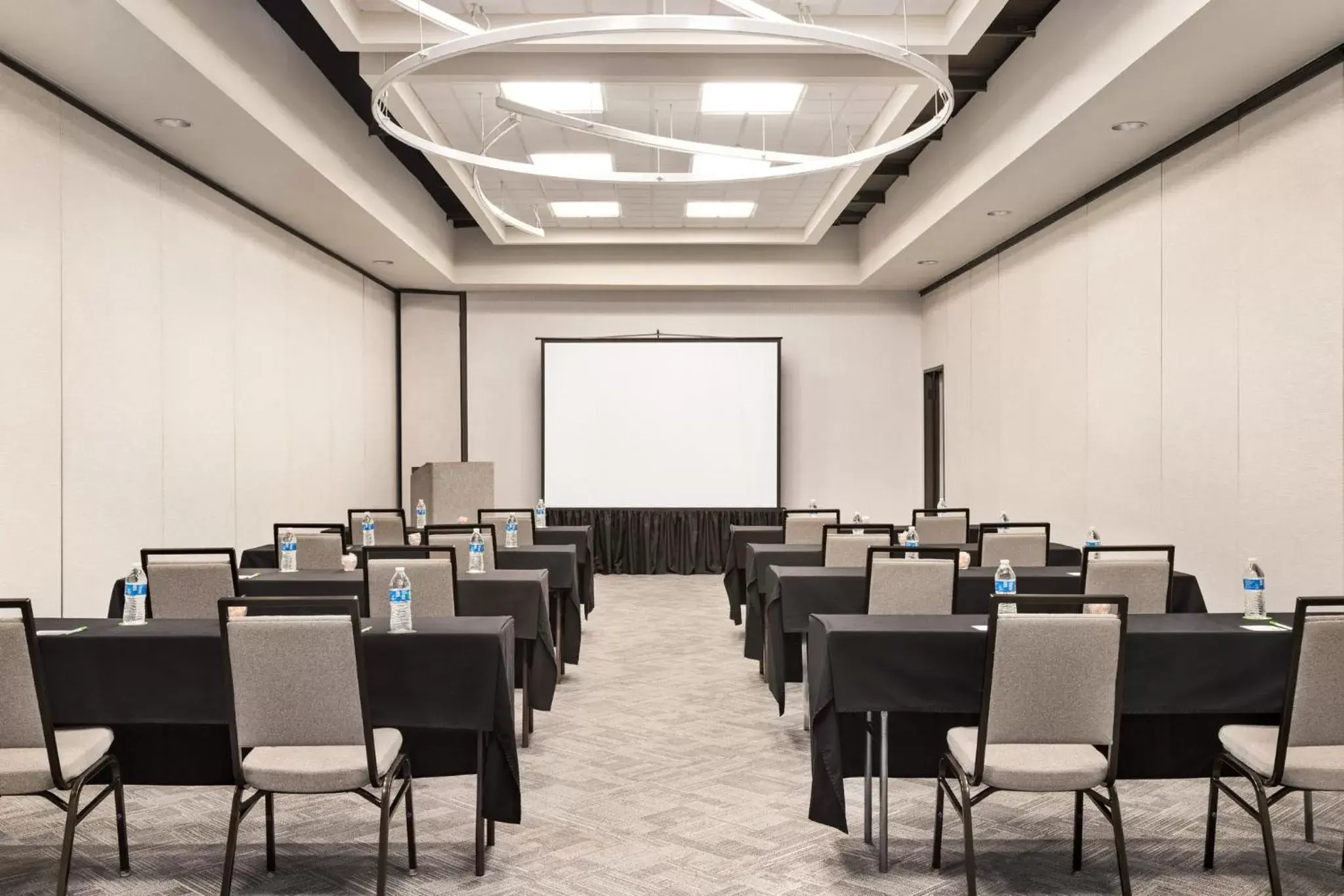 Meeting/conference room in Holiday Inn Orlando International Airport, an IHG Hotel