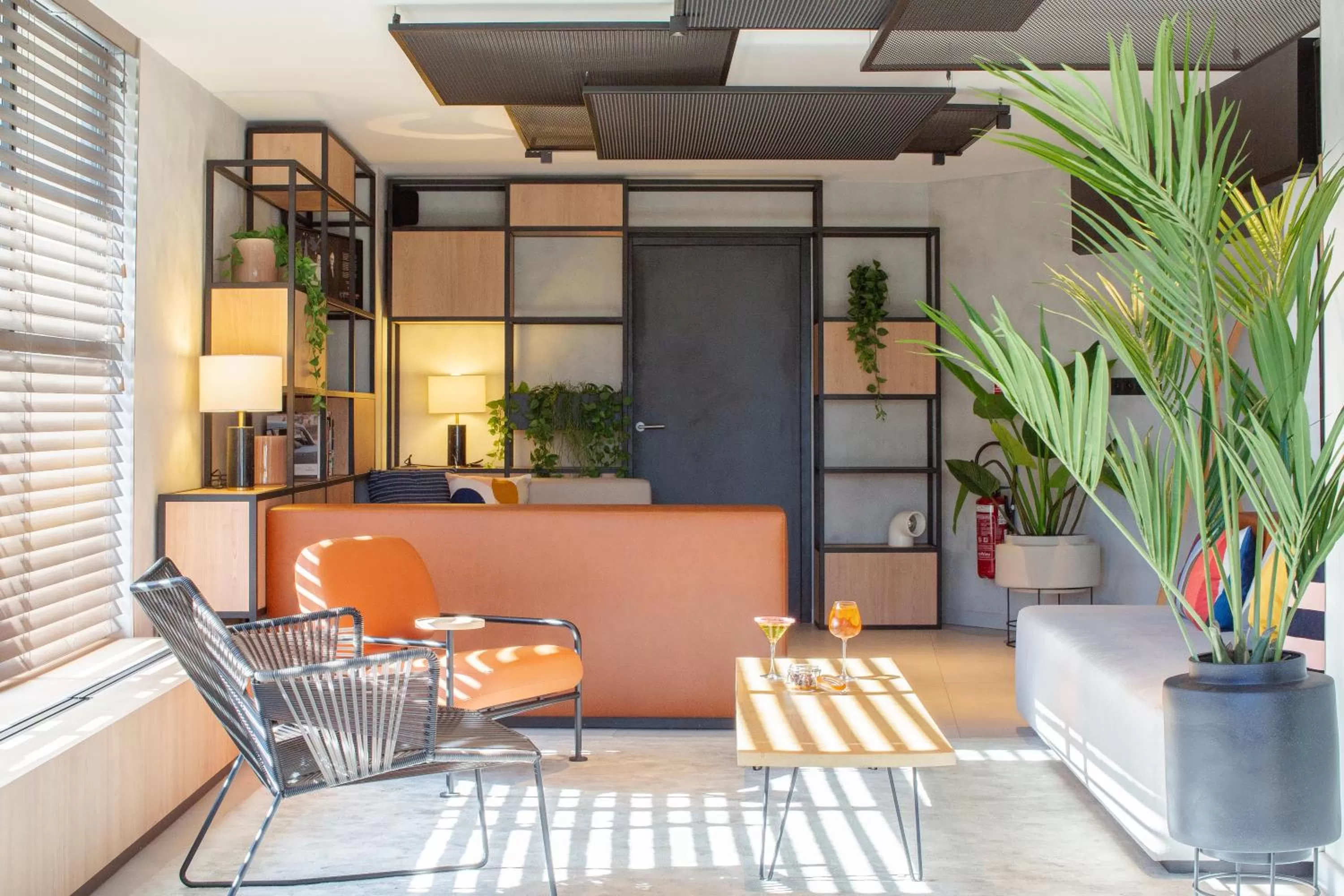 Living room in ibis Nice Aéroport Promenade des Anglais