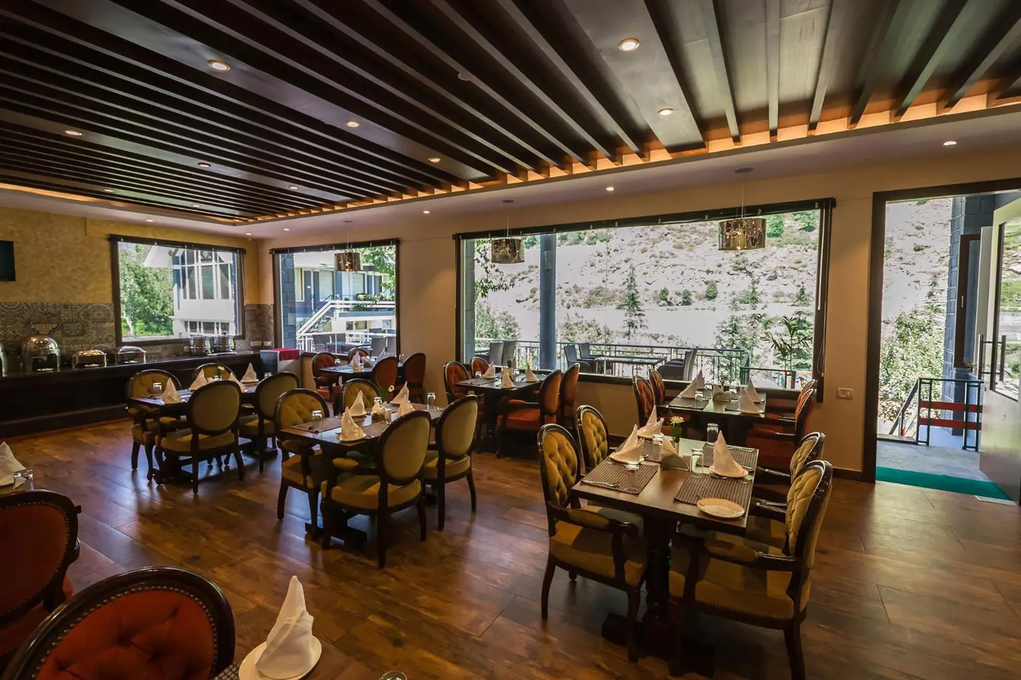 Restaurant/places to eat in The Highland Park - A Truly River side Resort Restaurant/places to eat in The Highland Park - A Truly River side Resort