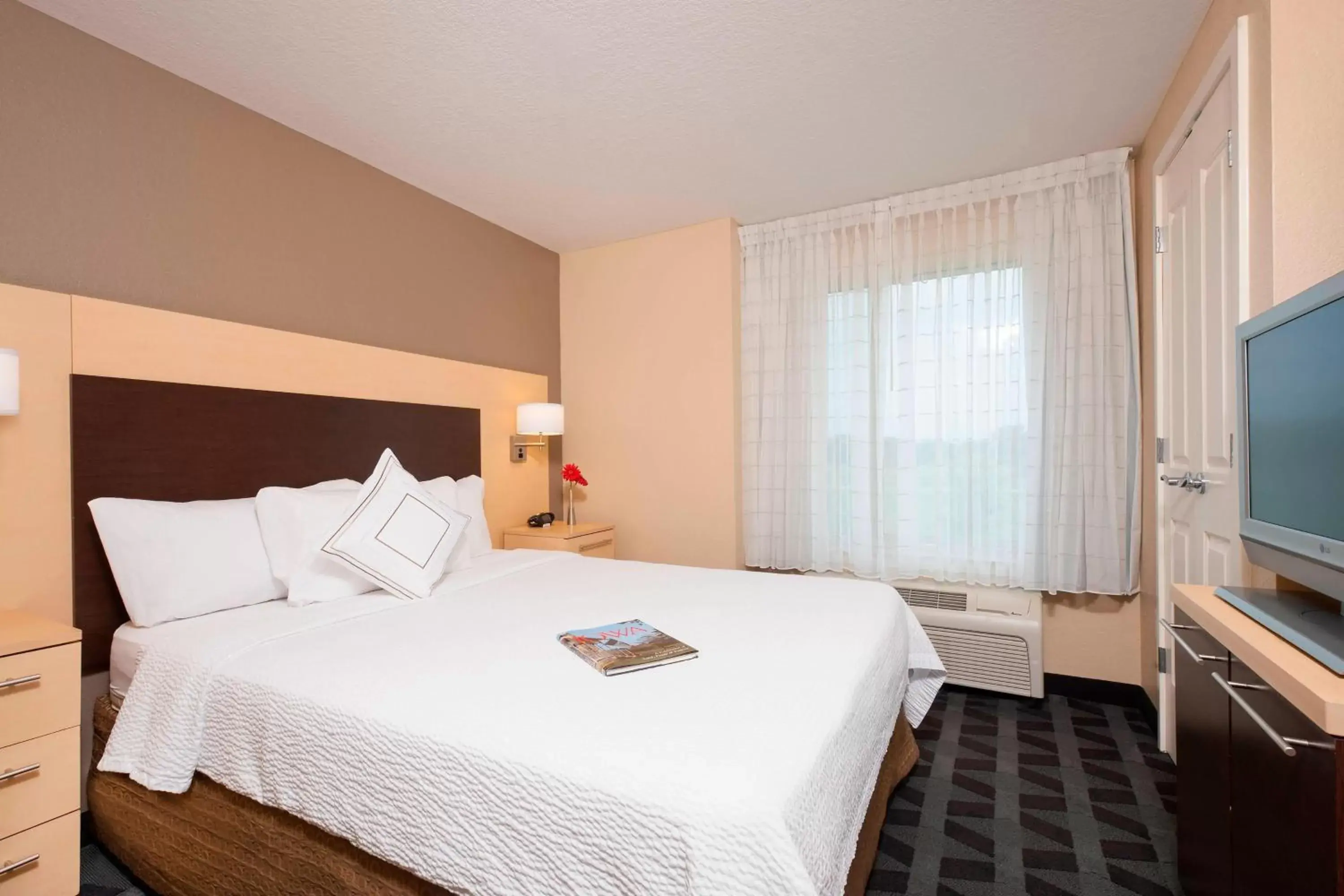 Bedroom, Bed in TownePlace Suites Des Moines Urbandale
