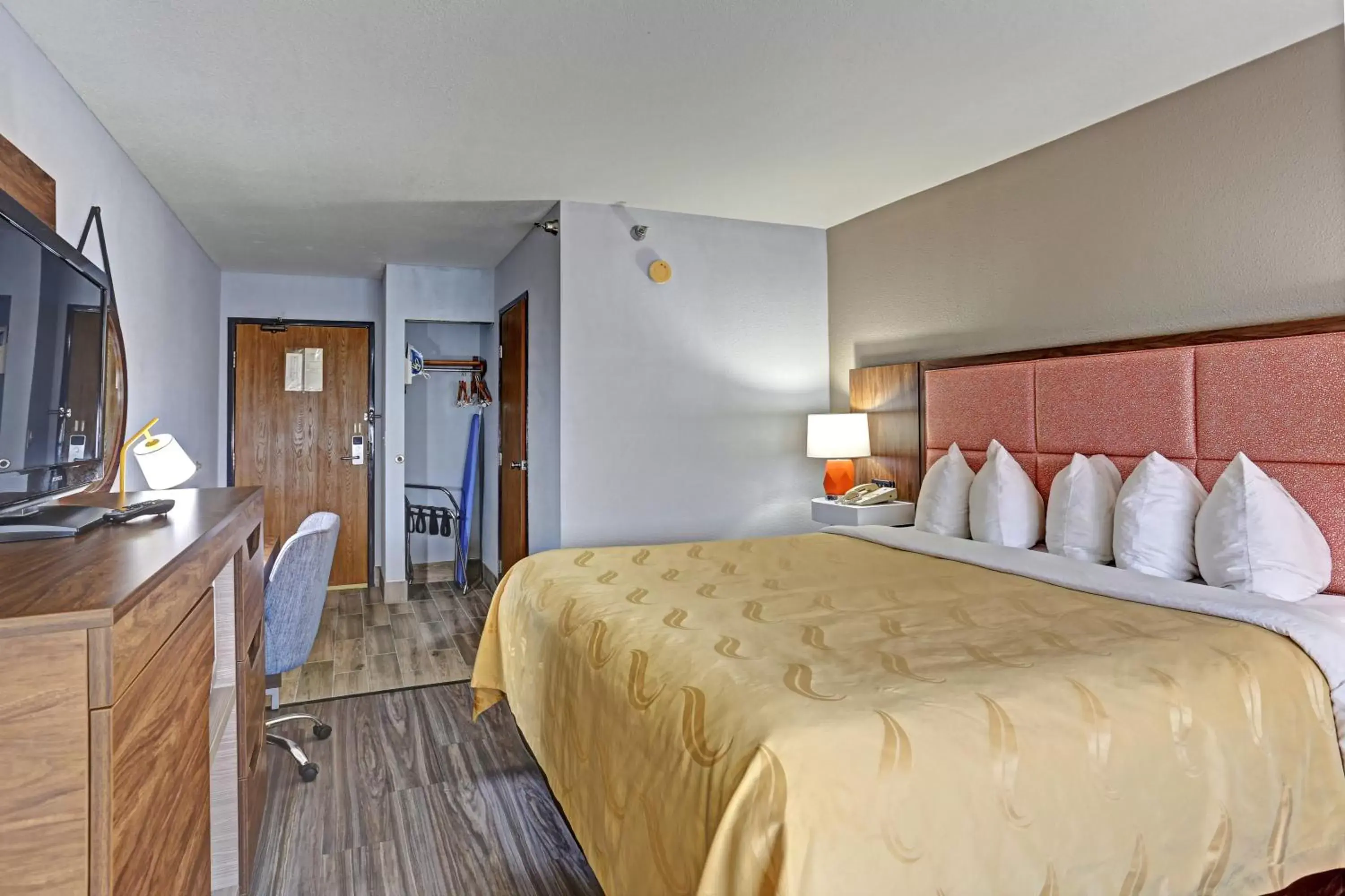 Bedroom, Bed in Quality Inn Pierre-Fort Pierre