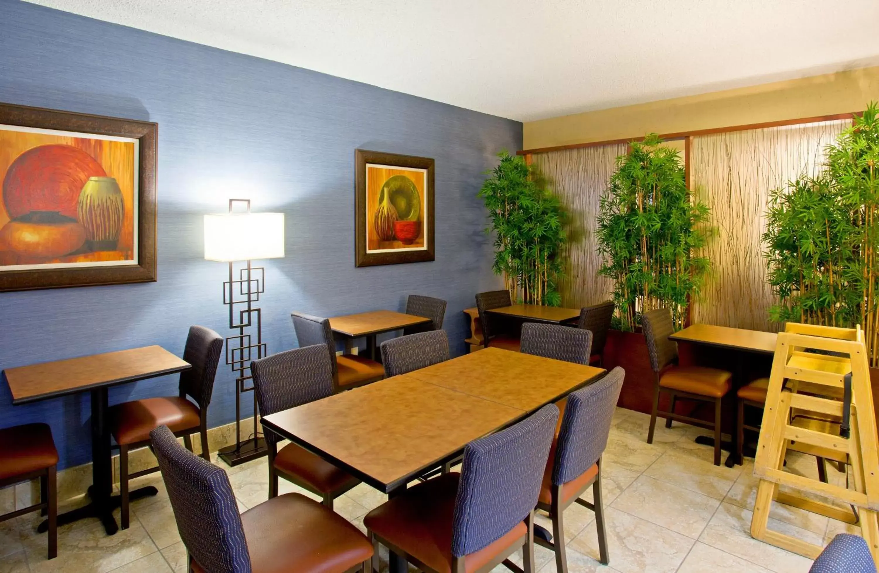 Restaurant/places to eat in Holiday Inn Express Scottsdale North by IHG Restaurant/places to eat in Holiday Inn Express Scottsdale North by IHG