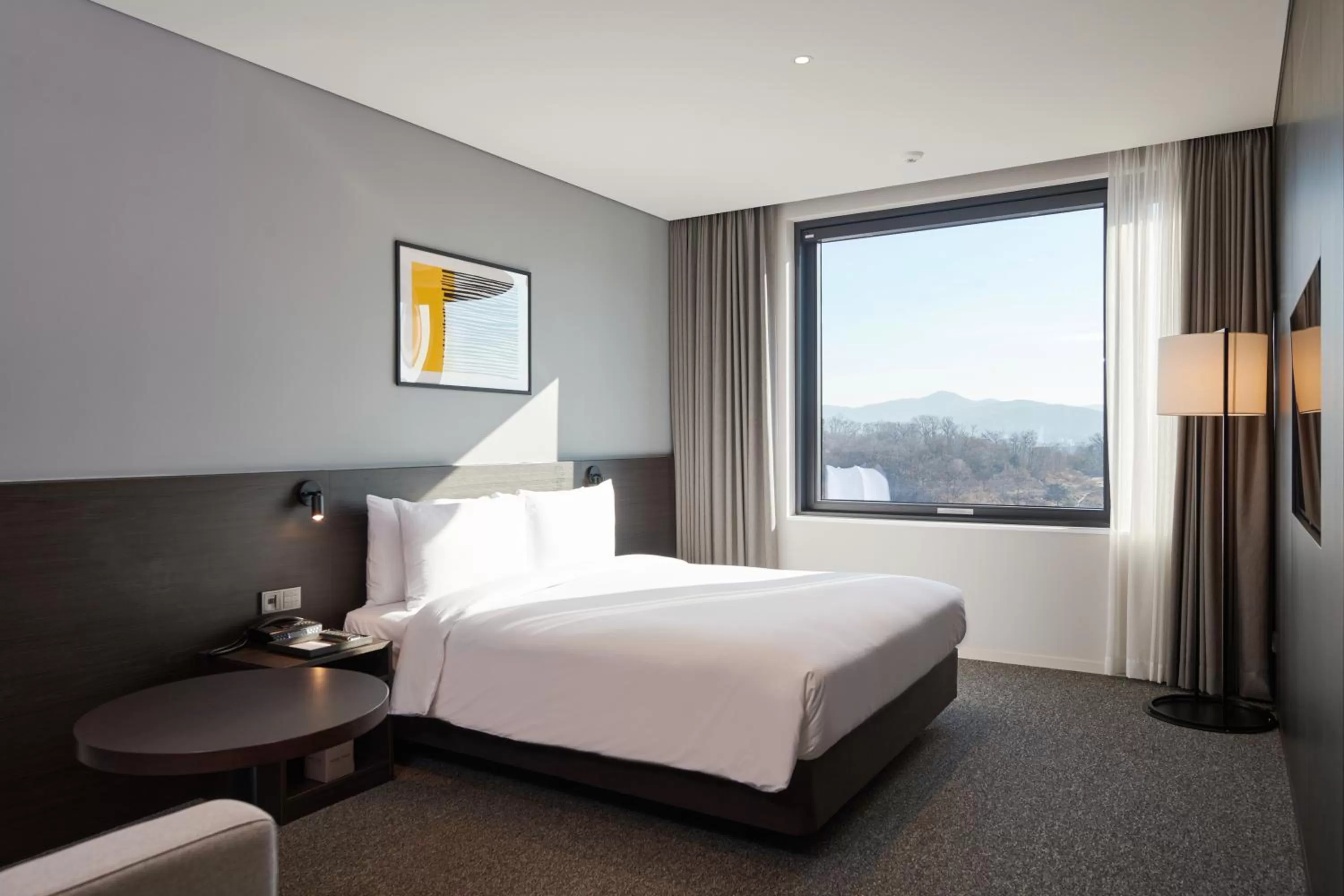 Photo of the whole room, Bed in Nine Tree by Parnas Seoul Pangyo