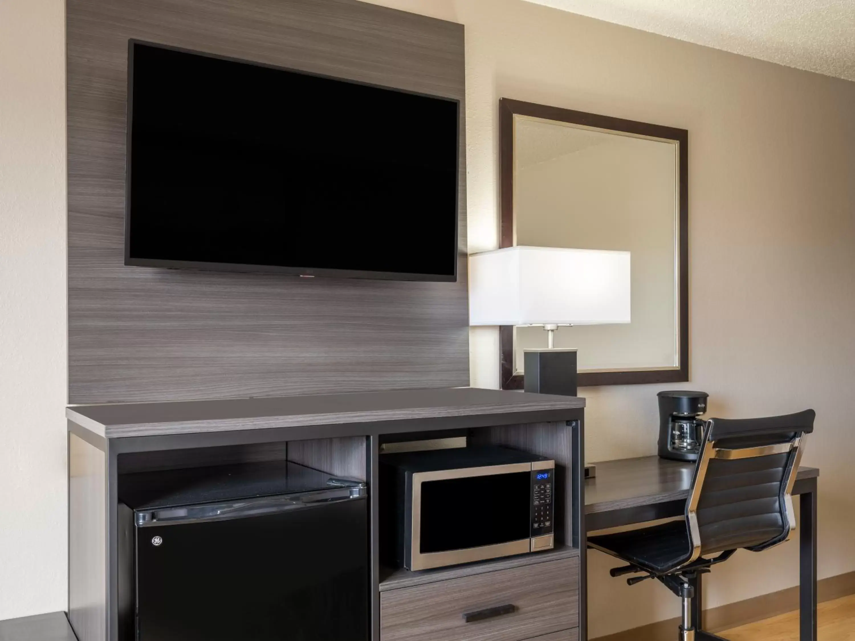 TV/Entertainment Center in Super 8 by Wyndham Clinton