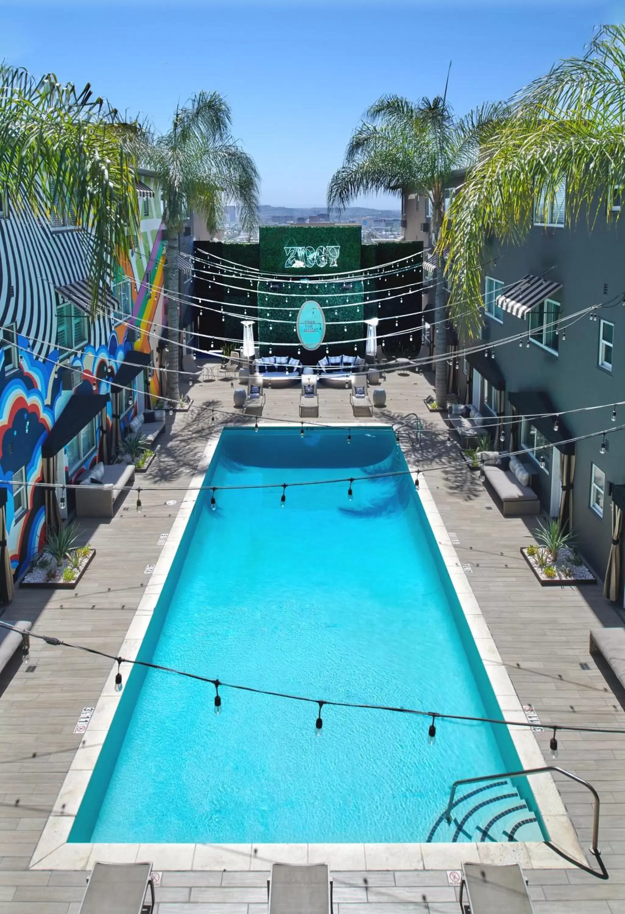 View (from property/room), Swimming Pool in Hotel Ziggy Los Angeles