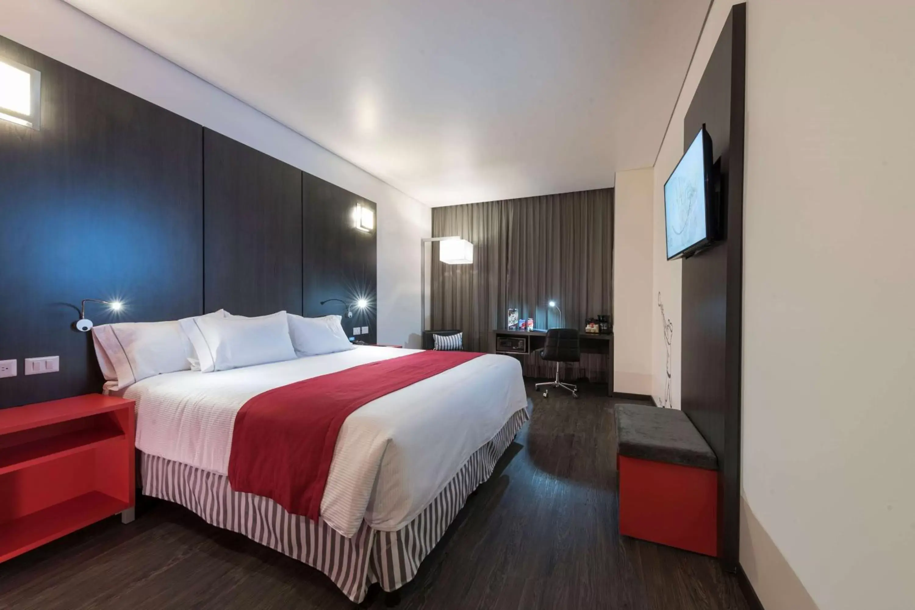 Photo of the whole room, Bed in Ramada Encore by Wyndham Aguascalientes