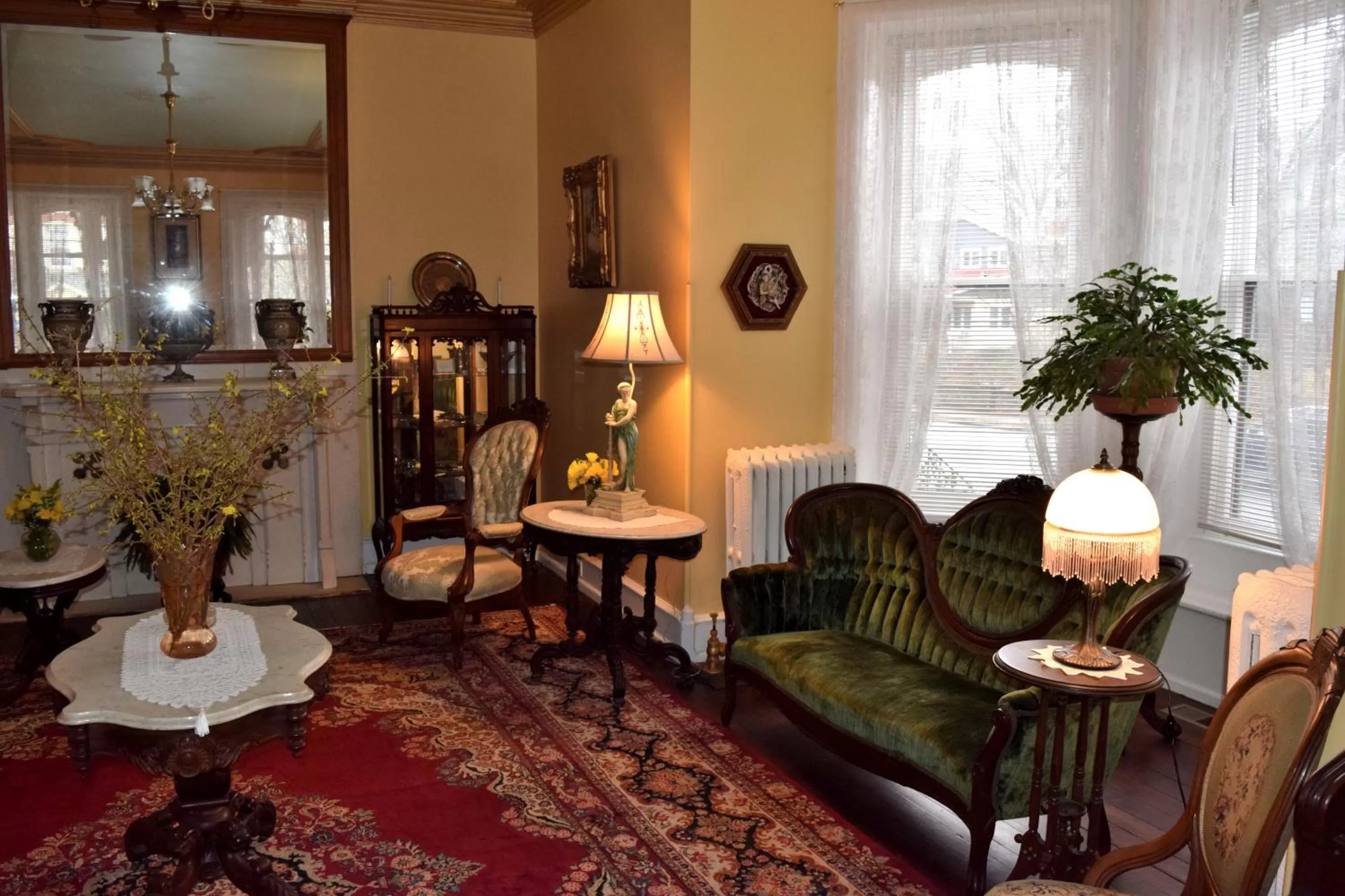Living room, Seating Area in Gifford-Risley House Bed and Breakfast