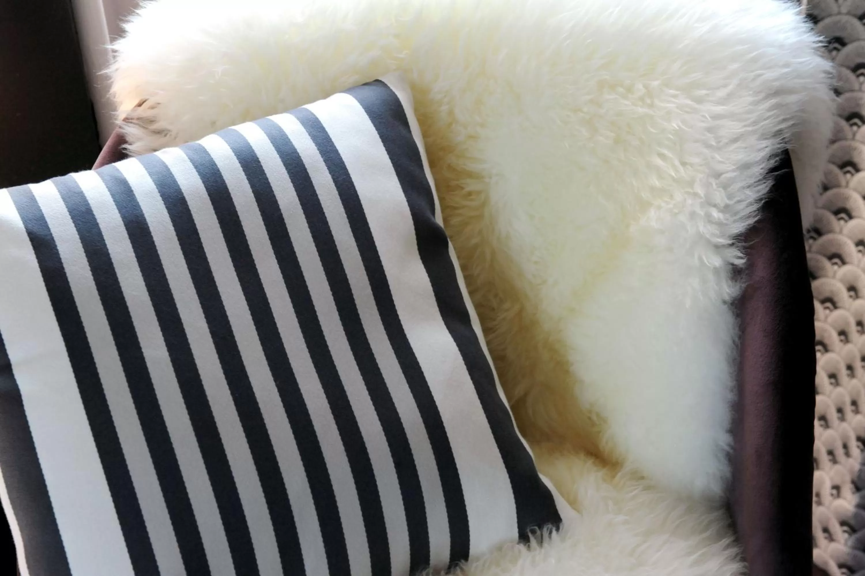 Decorative detail, Bed in Logis Hôtel du Chêne