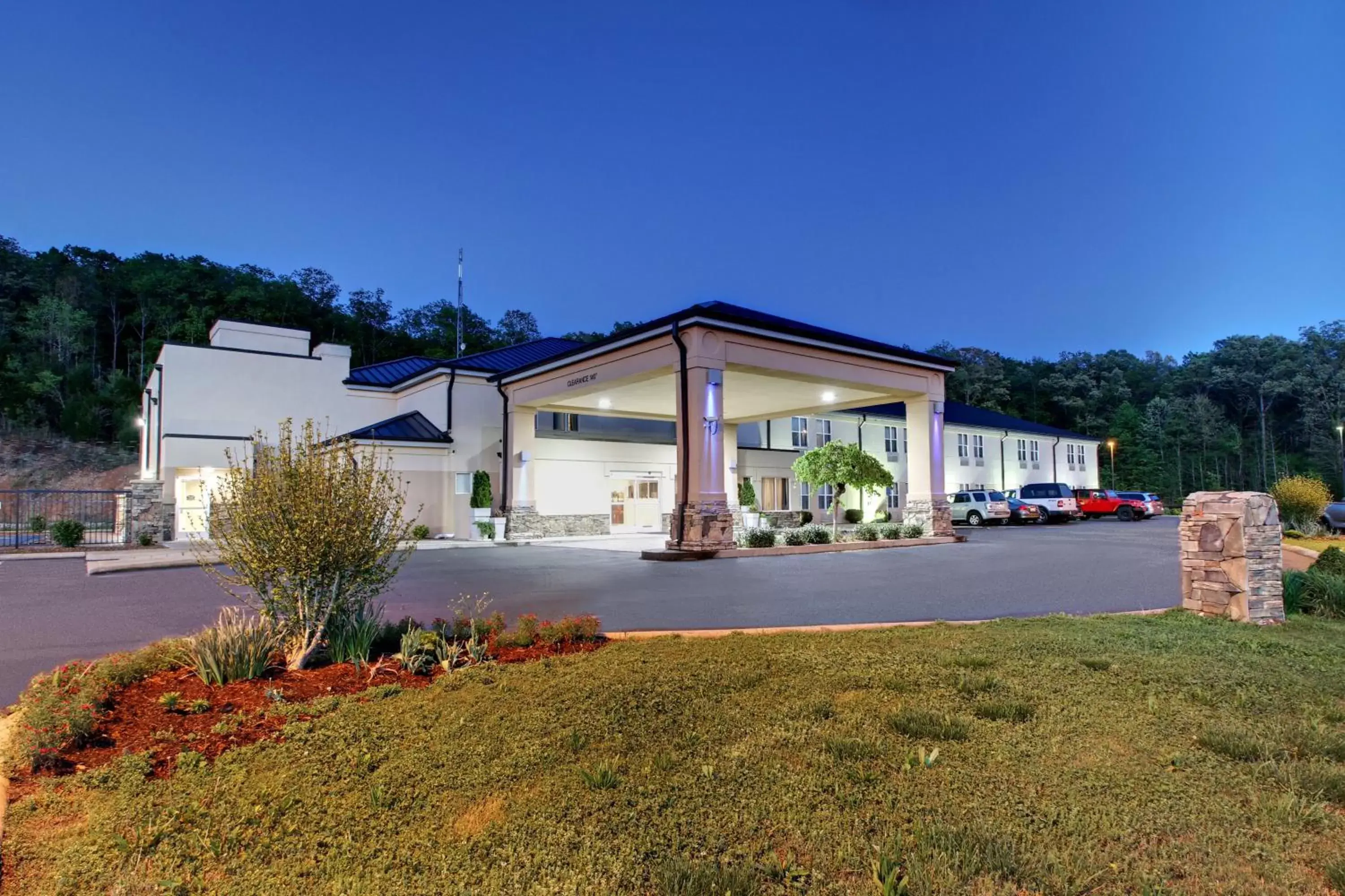 Property Building in Holiday Inn Express Hurricane Mills Waverly, an IHG Hotel