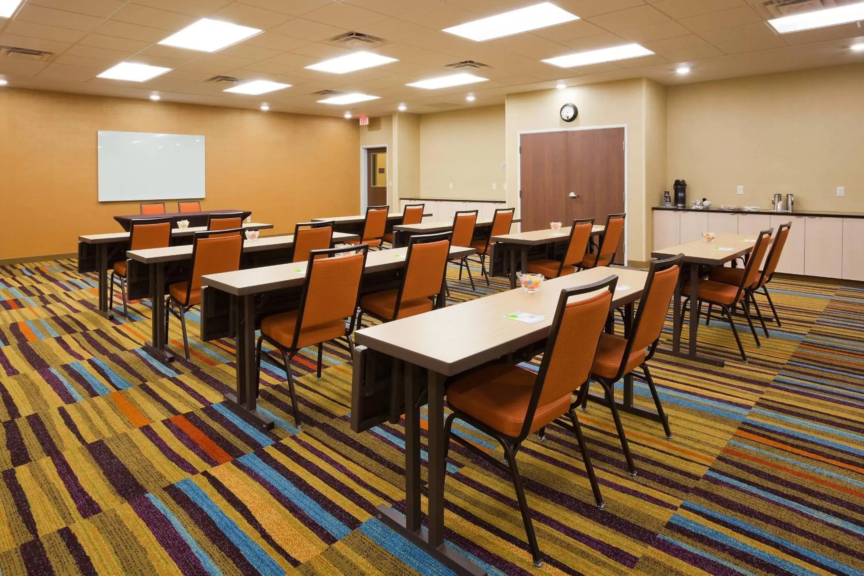 Meeting/conference room in Fairfield Inn & Suites by Marriott St. Paul Northeast