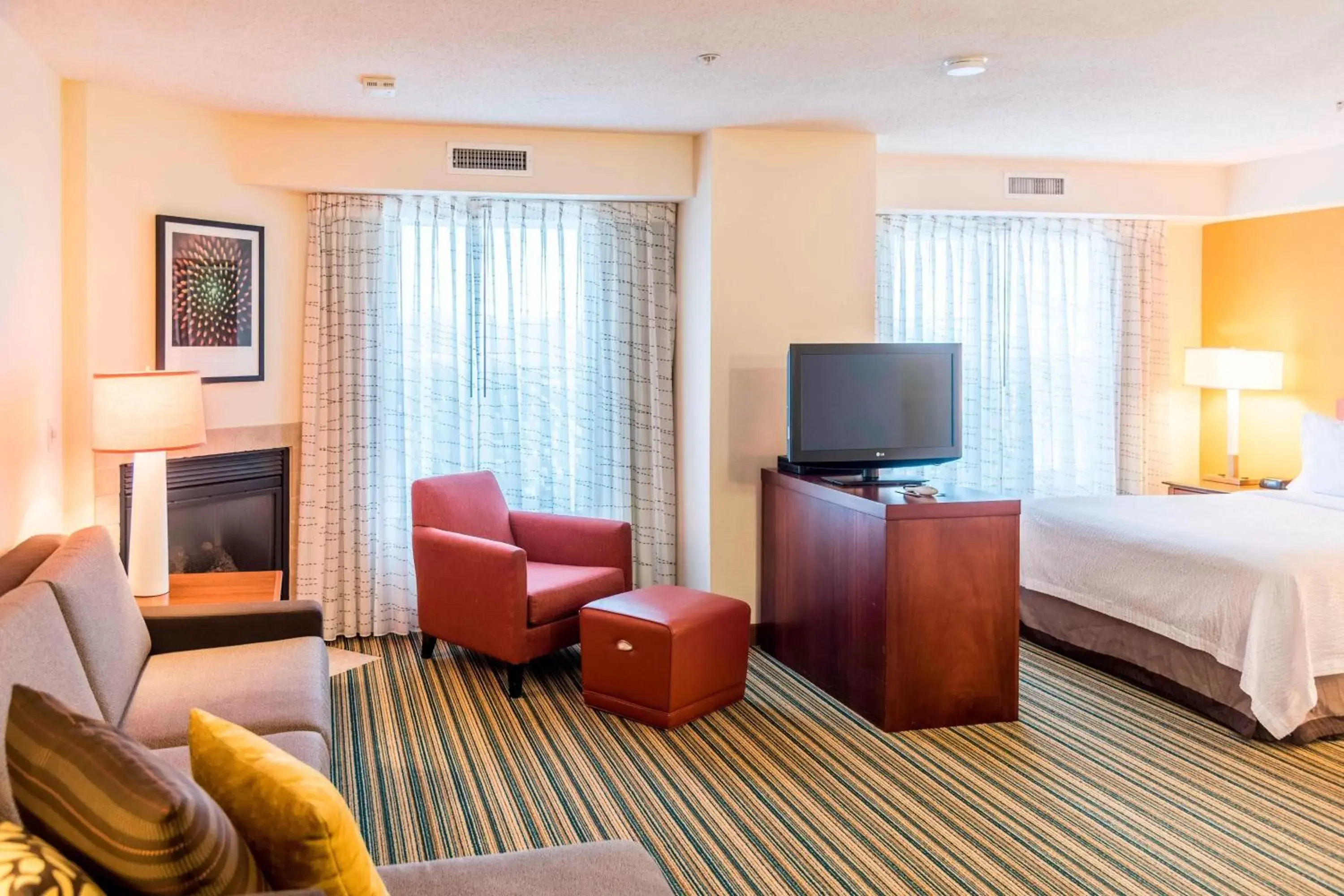 Photo of the whole room, TV/Entertainment Center in Residence Inn Holland