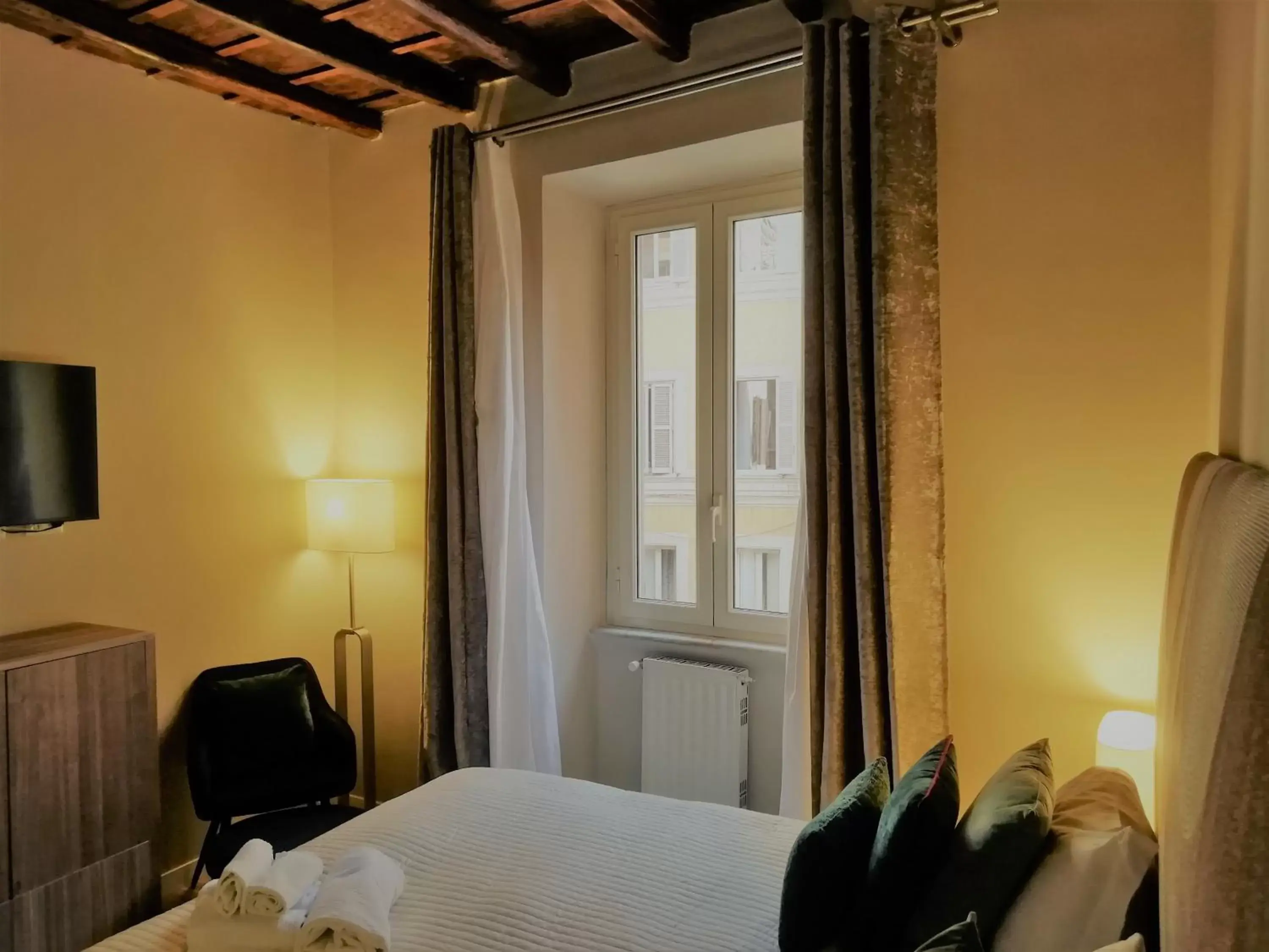 Photo of the whole room, Bed in Trevi Beau Boutique Hotel
