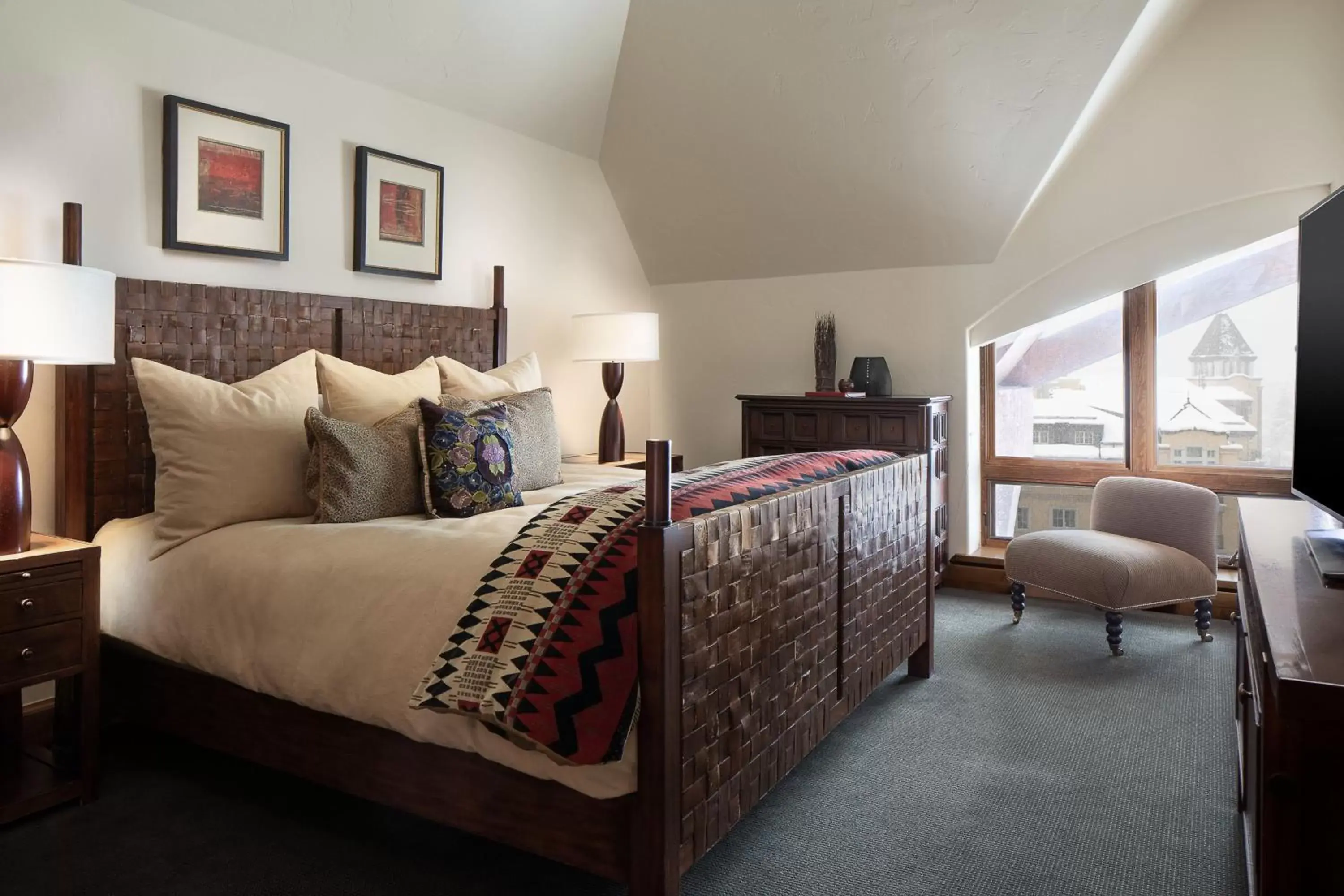 Bedroom, Bed in The Hythe, a Luxury Collection Resort, Vail