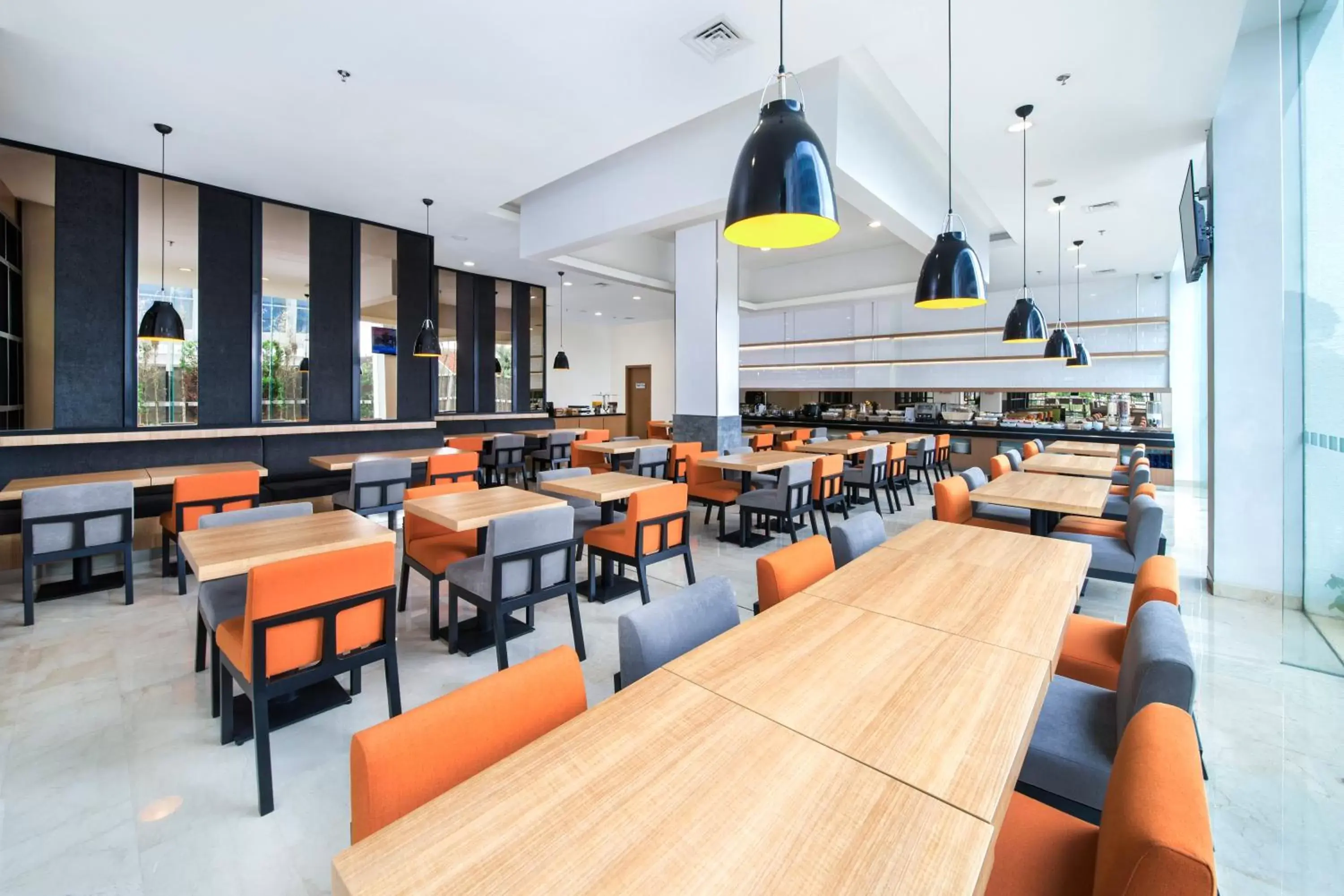Food and drinks, Restaurant/Places to Eat in Holiday Inn Express Jakarta Matraman, an IHG Hotel
