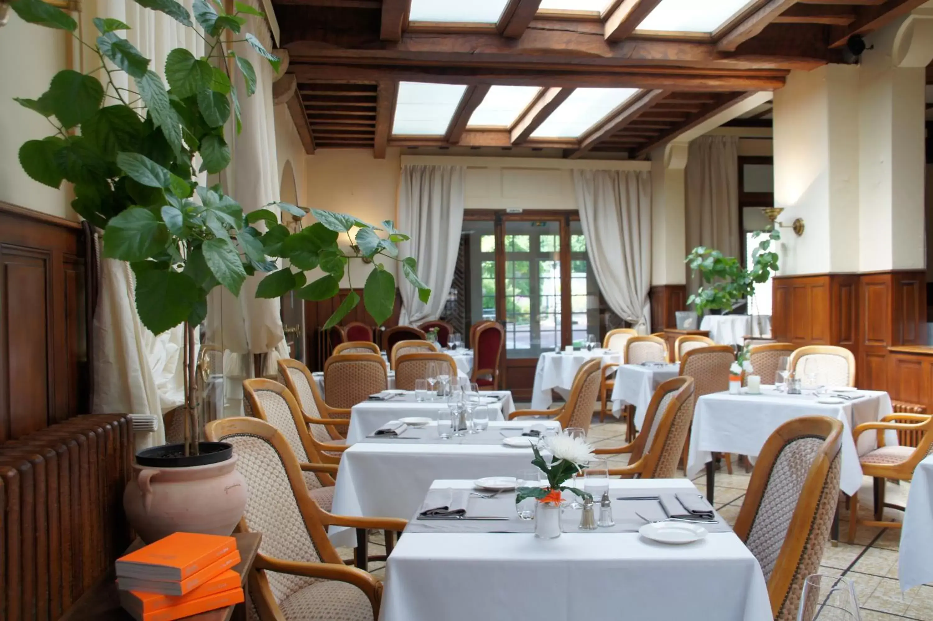 Restaurant/Places to Eat in Relais des Trois Châteaux Hôtel-Restaurant