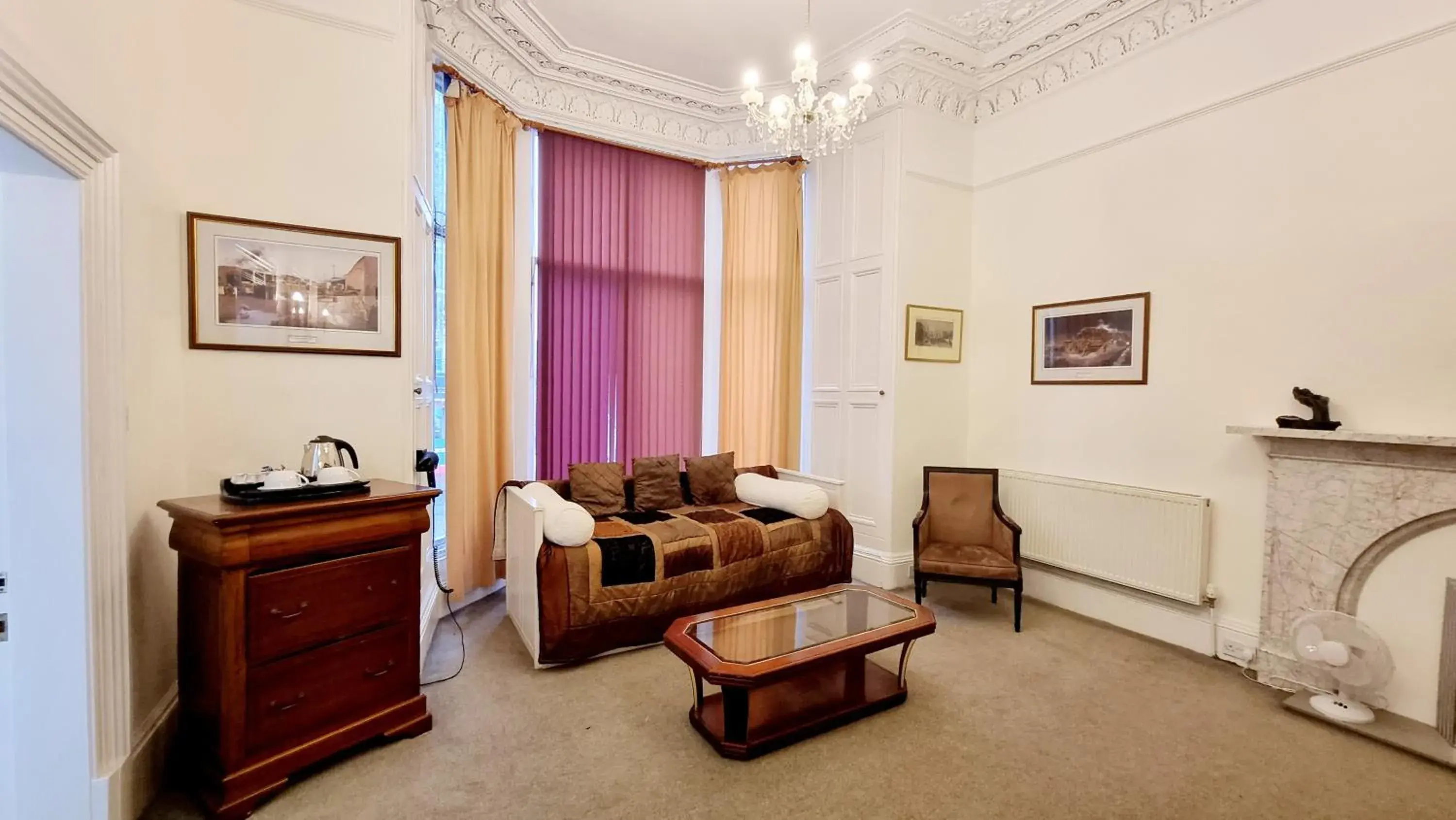 Living room, Seating Area in The Guards Hotel