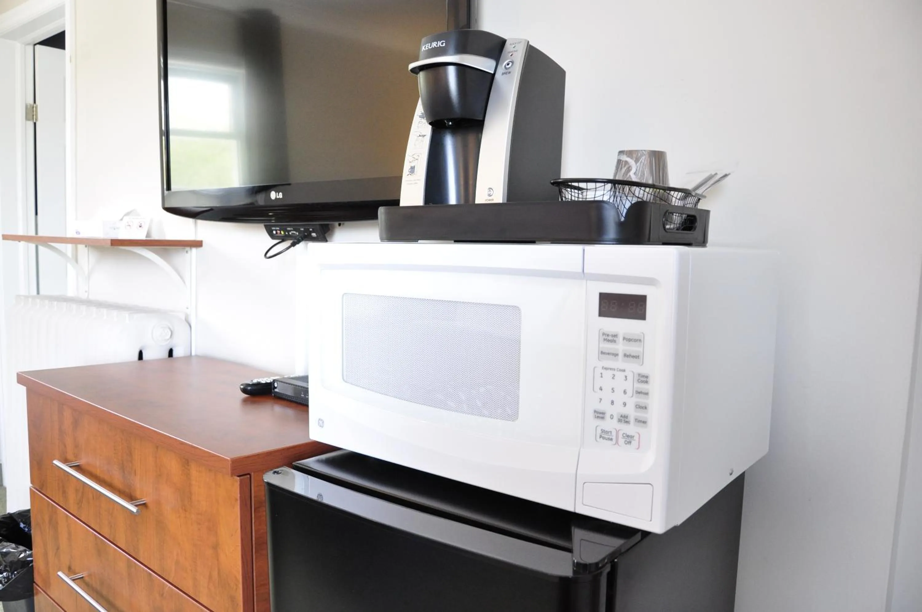 Coffee/tea facilities in Moonlight Inn and Suites Sudbury