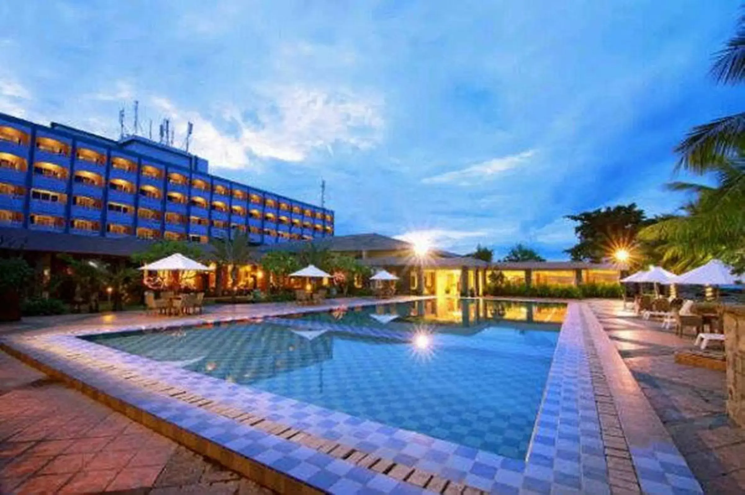 Swimming Pool in Pangeran Beach Hotel