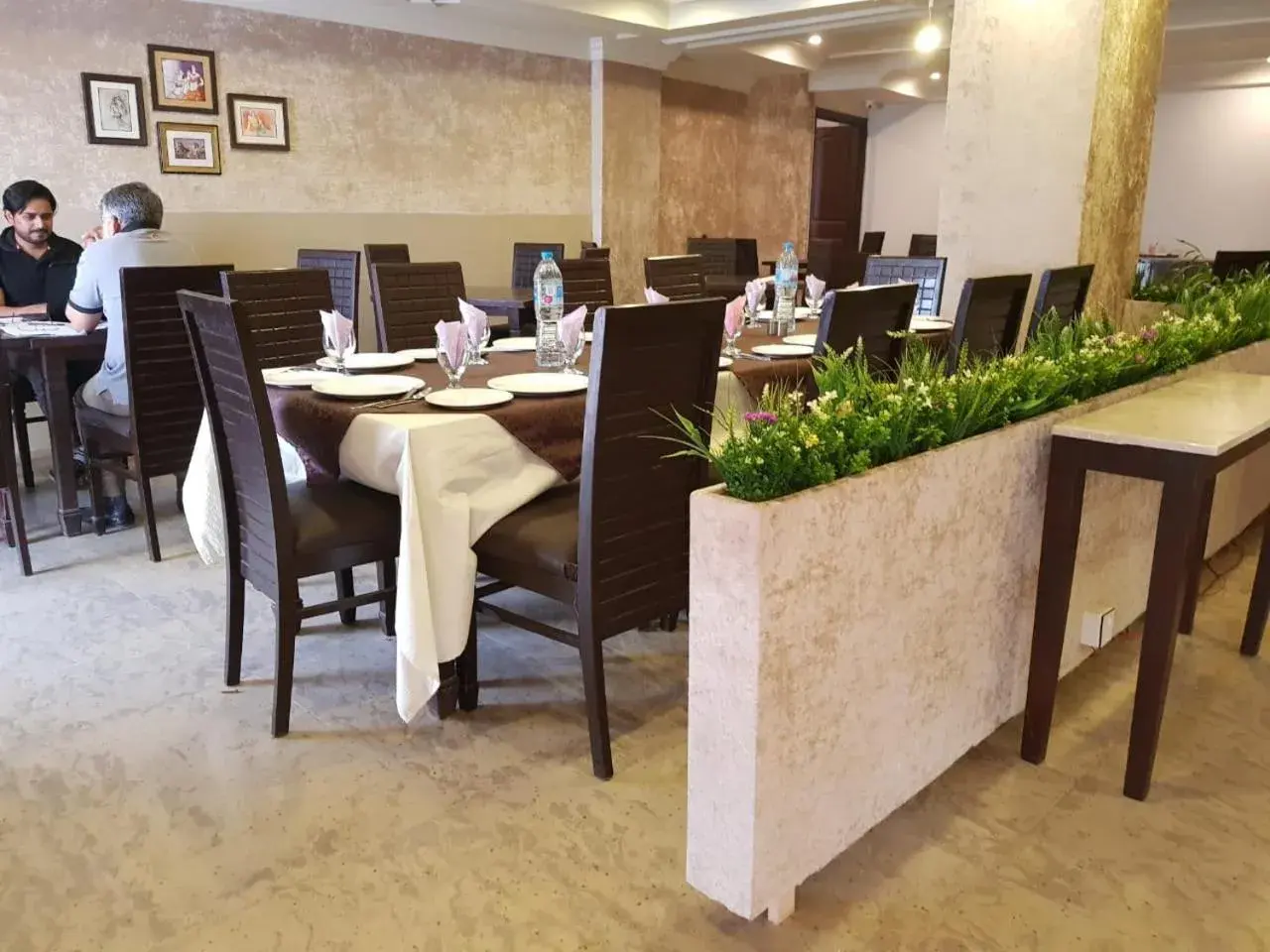 Restaurant/places to eat in Hotel One Mall Road Murree