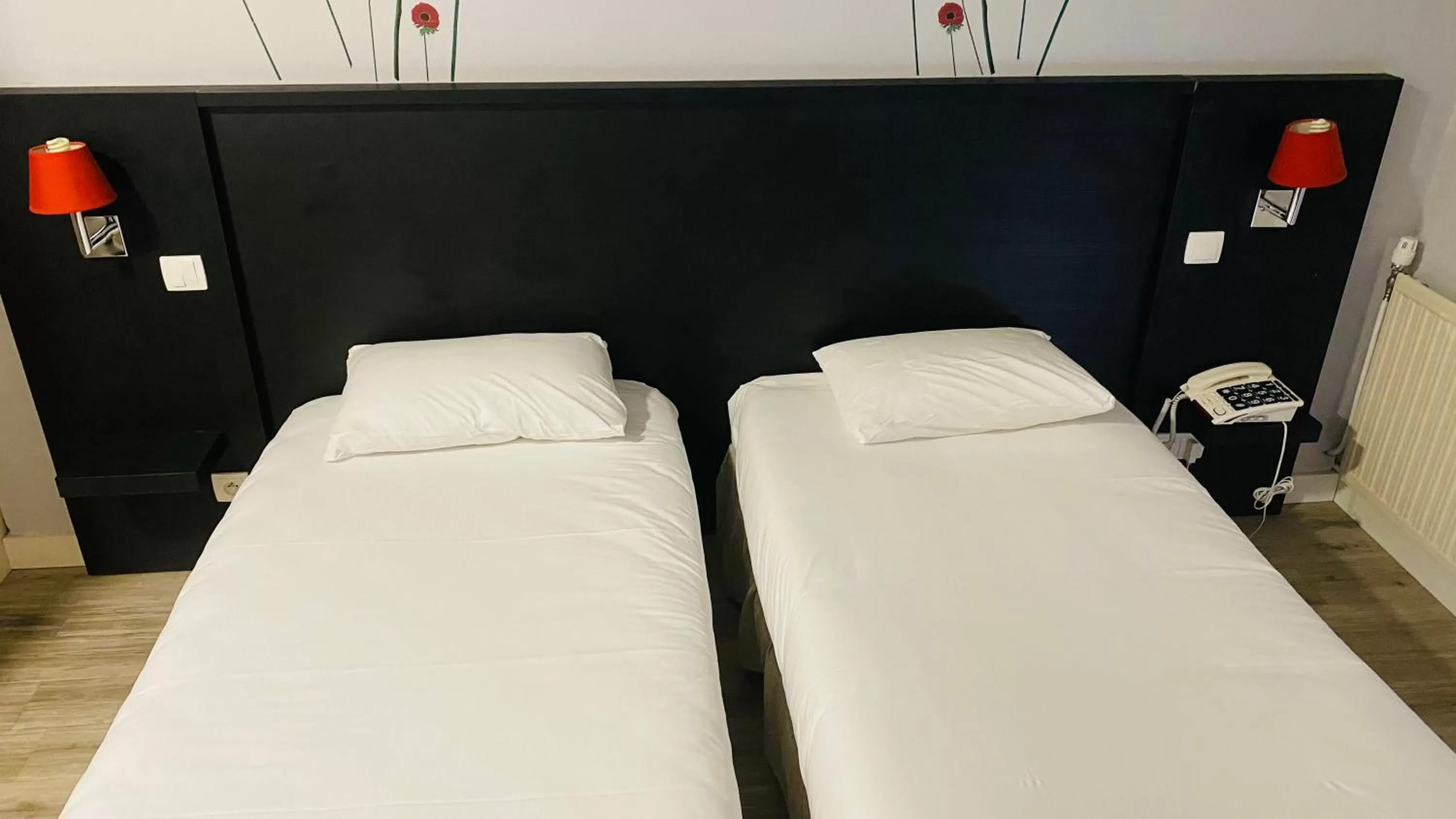 Bedroom, Bed in Hotel Martinez Grenay