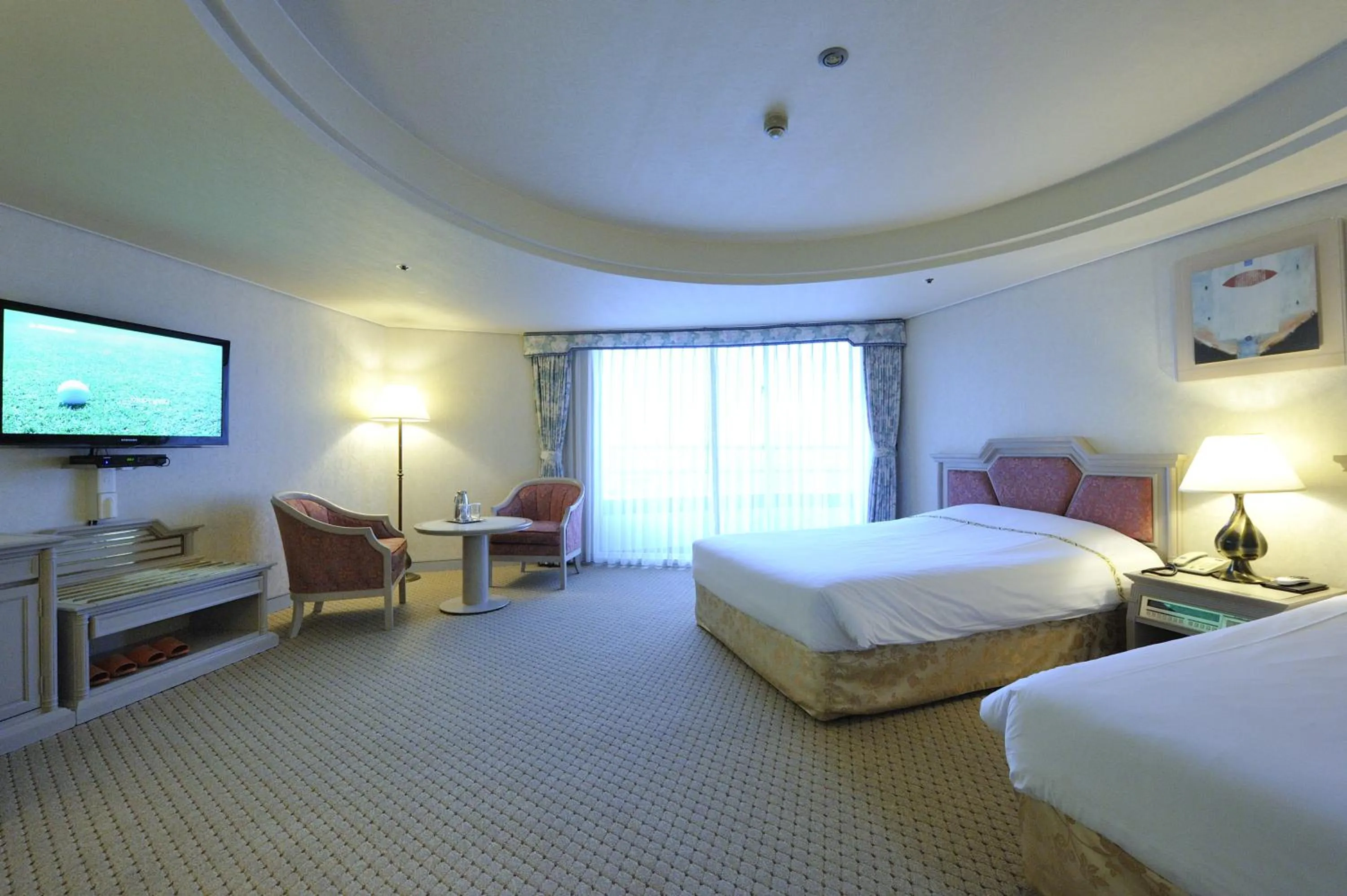 Photo of the whole room, Bed in Jeju Pacific Hotel