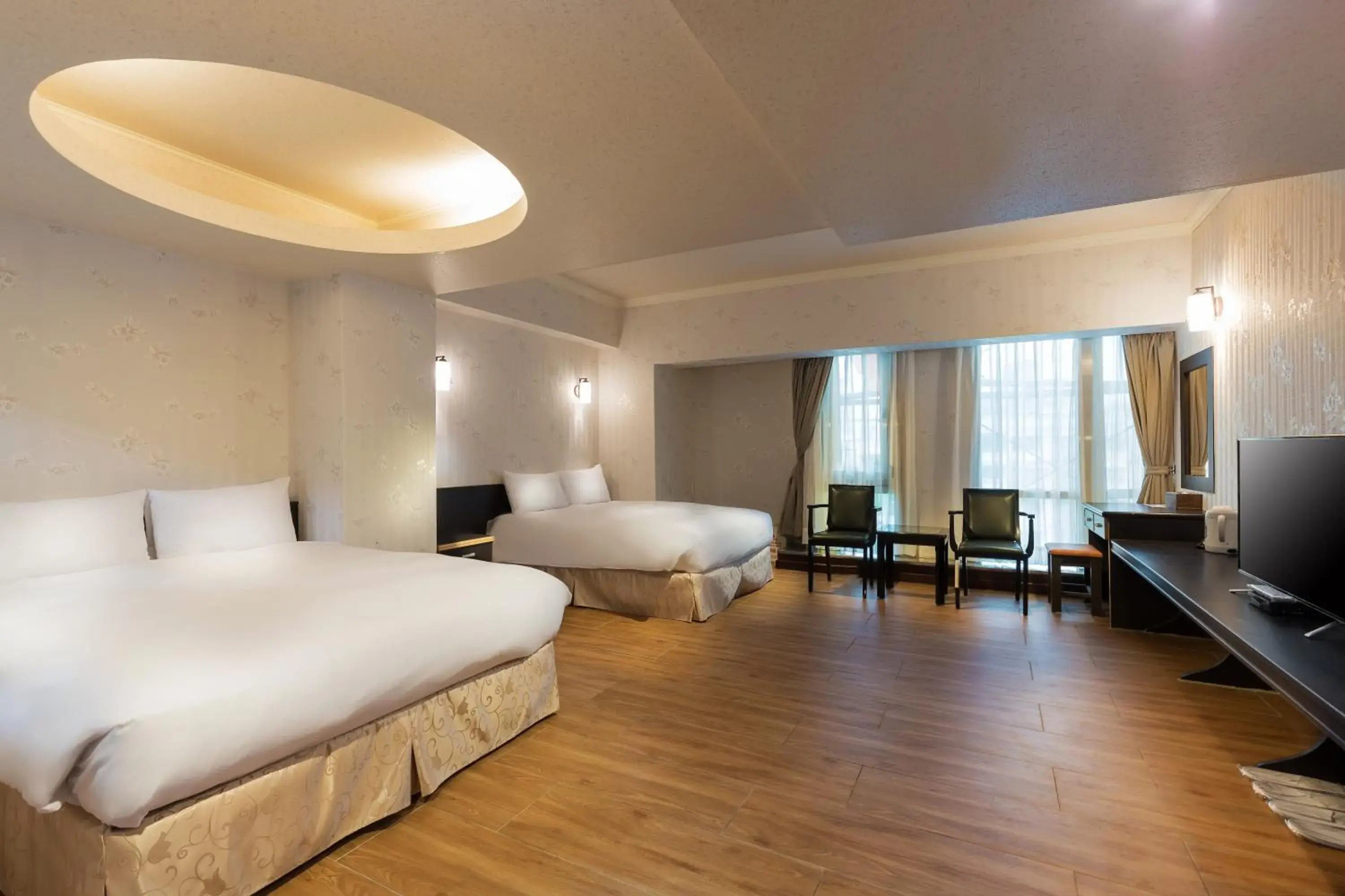 Photo of the whole room, Bed in Li Shin Hotel